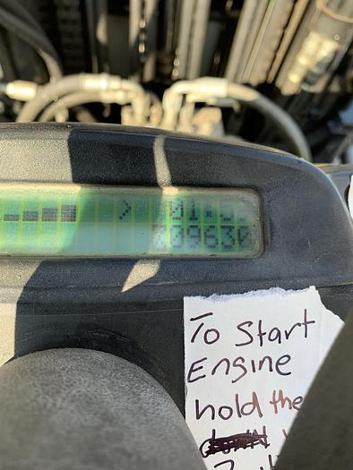 Used 13,500 POUND HYSTER FORKLIFT WITH CASCADE ROLL CLAMP