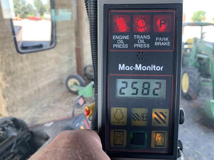 Used 2006 Macdon 9352i Windrower w/ 14' Sickle Head ***Excellent Condition***