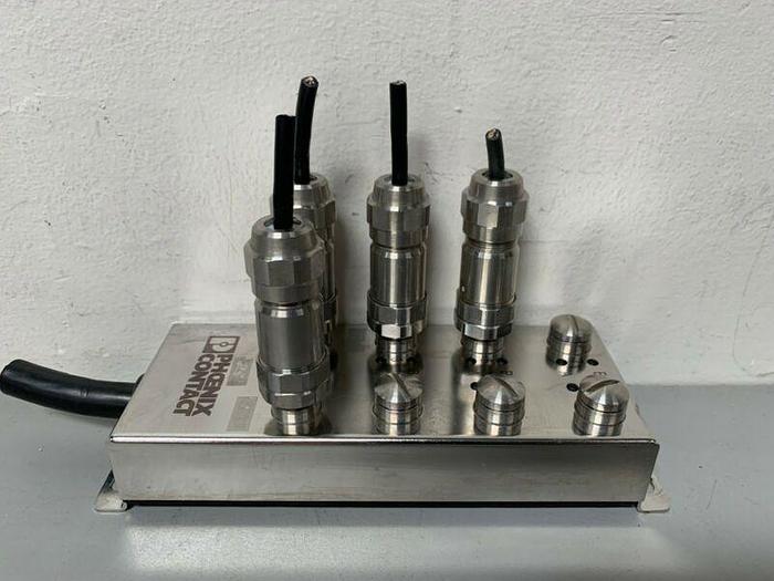 Used Phoenix Contact SACB-8/16-L-10,0PVC FB 1555554 Passive Sensor/Actuator Interface