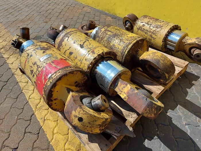 Used CAT 777 Dumper Rear Suspension Cylinders
