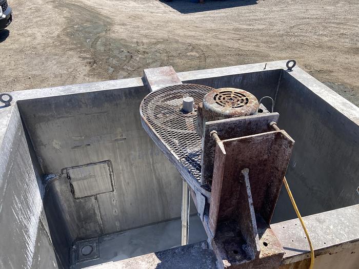Used Used approximately 900 gallon stainless steel rectangular mix tank
