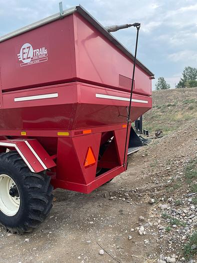 Used EZ Trail 500 Grain Cart