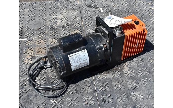 D'occasion USED VACUUM PUMP, ALCATEL 2004A, 3.2 CFM