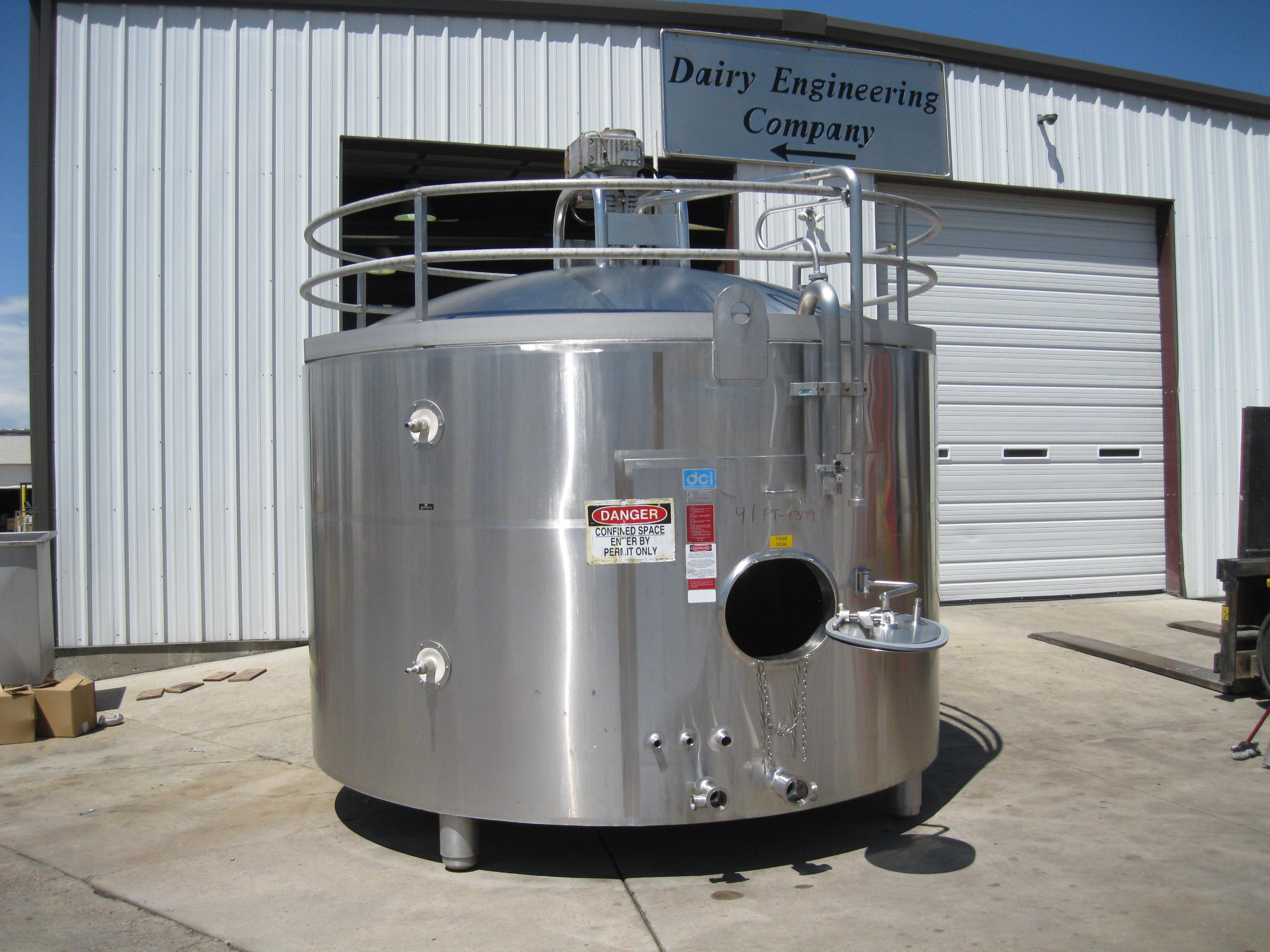 Used 3000 GALLON PROCESSOR TANK.  DCI MODEL DR-8? SERIAL C97-D-5209-A