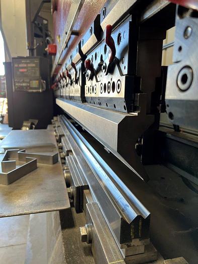 Used 1992 110 Ton Amada RG-100 CNC Press Brake
