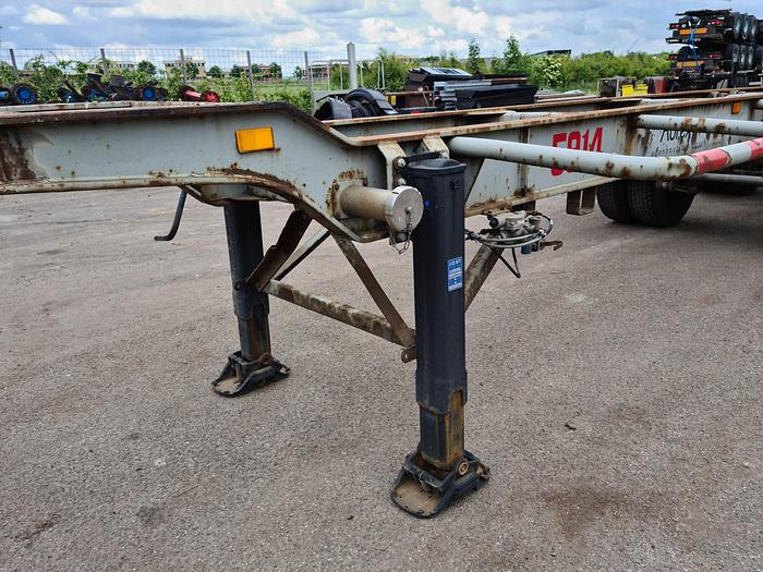 Used 1980 2 axle gooseneck container chassis  steel suspension drum brakes freuhauf