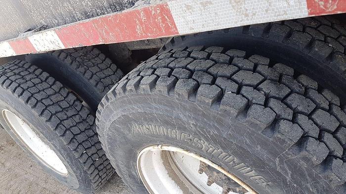 Used 2000 INTERNATIONAL-IHC 4900 Series Tandem Axle Deck Truck