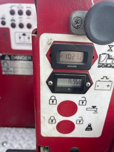 Used 2016 FACTORY CAT GTX-26D RIDER FLOOR SCRUBBER (DISC)