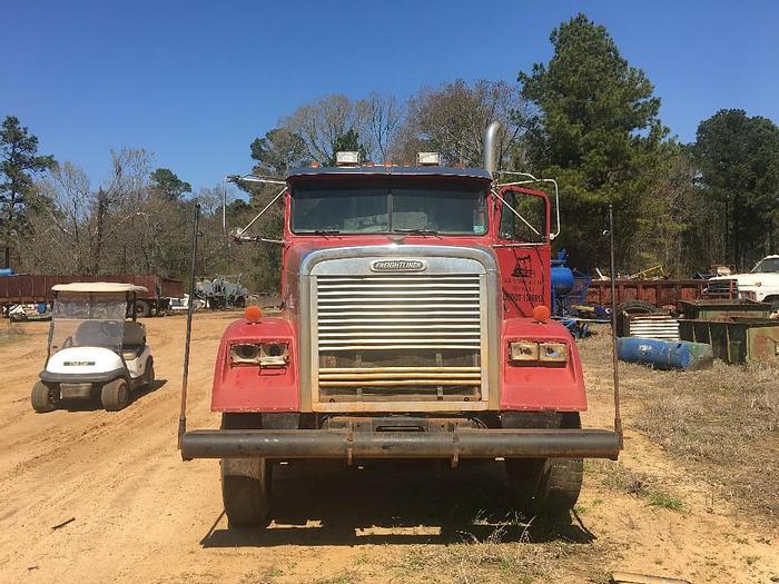 Used 2000 Freightliner CLASSIC XL