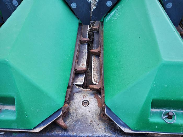 Used 12r22 John Deere Corn Header