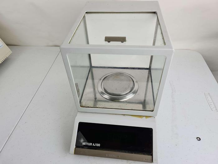Used Mettler AJ100 Balance