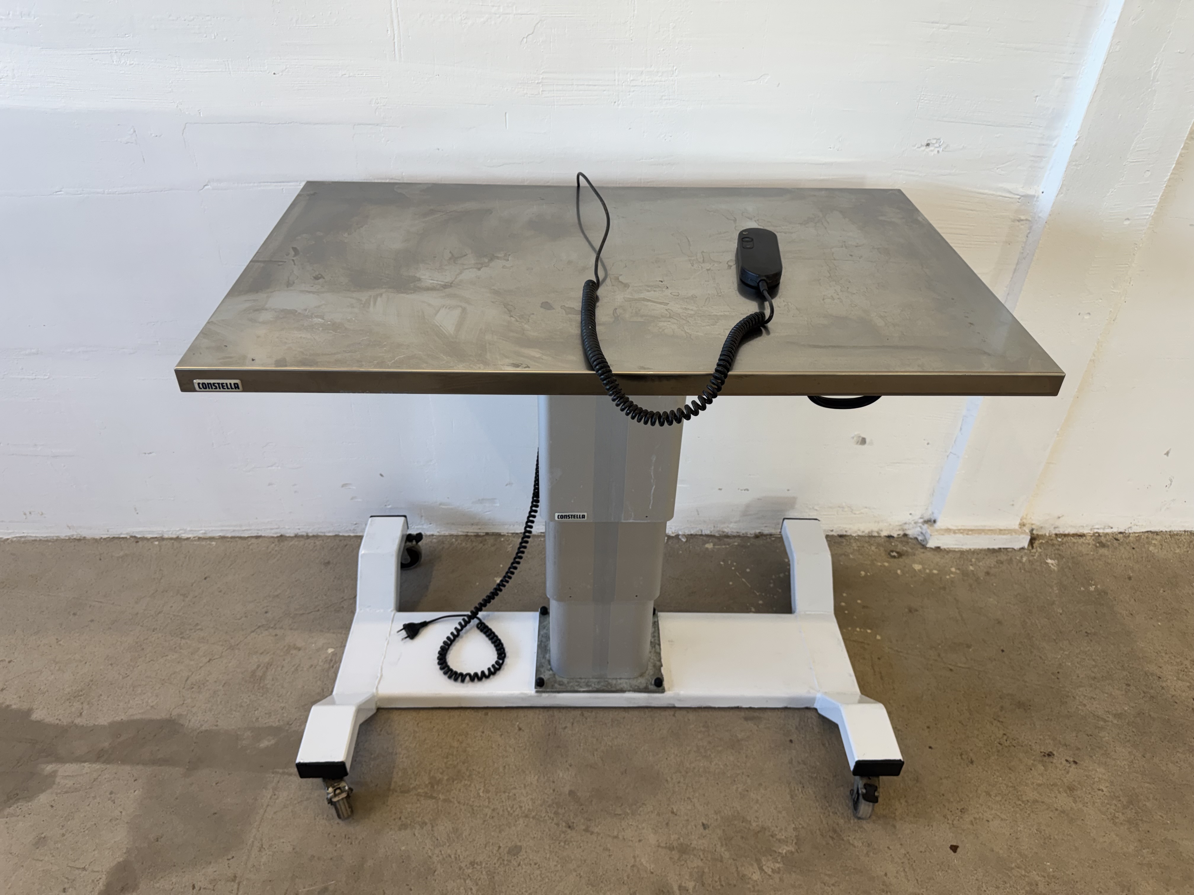 Used Höj och sänkbart bord Constella 60*100 #2924
