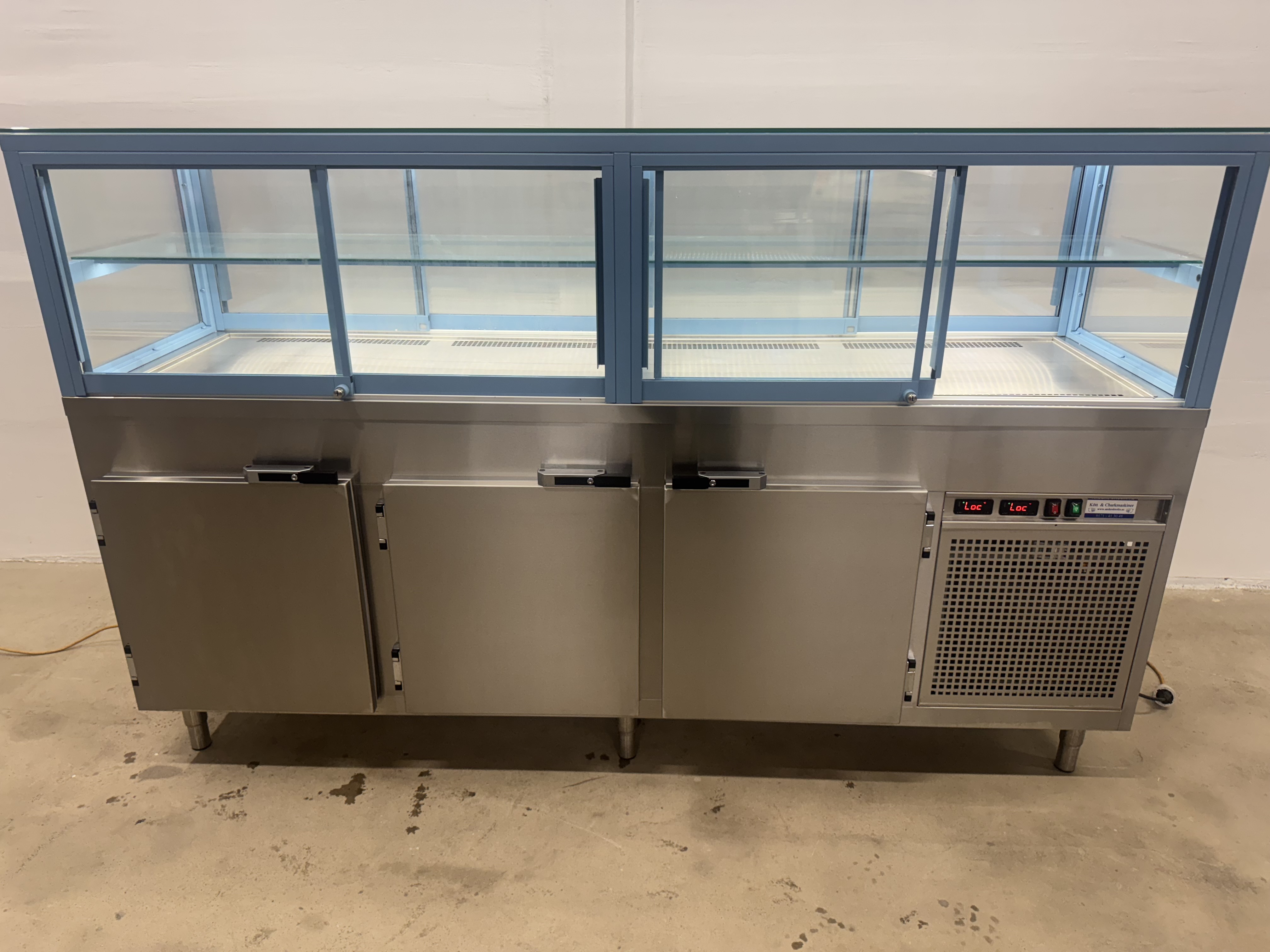 Used Kyldisk med kylda underskåp #2762