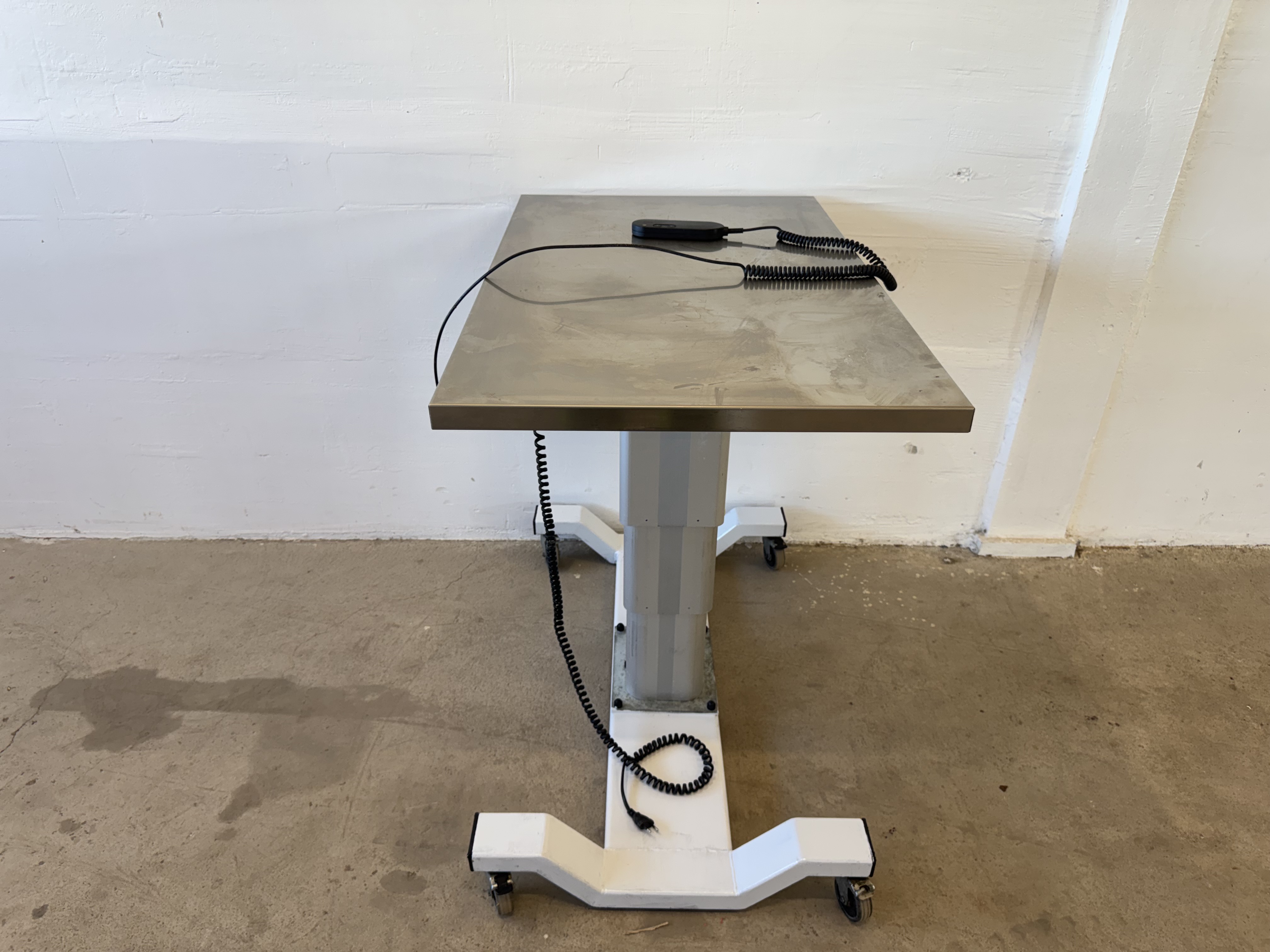 Used Höj och sänkbart bord Constella 60*100 #2924