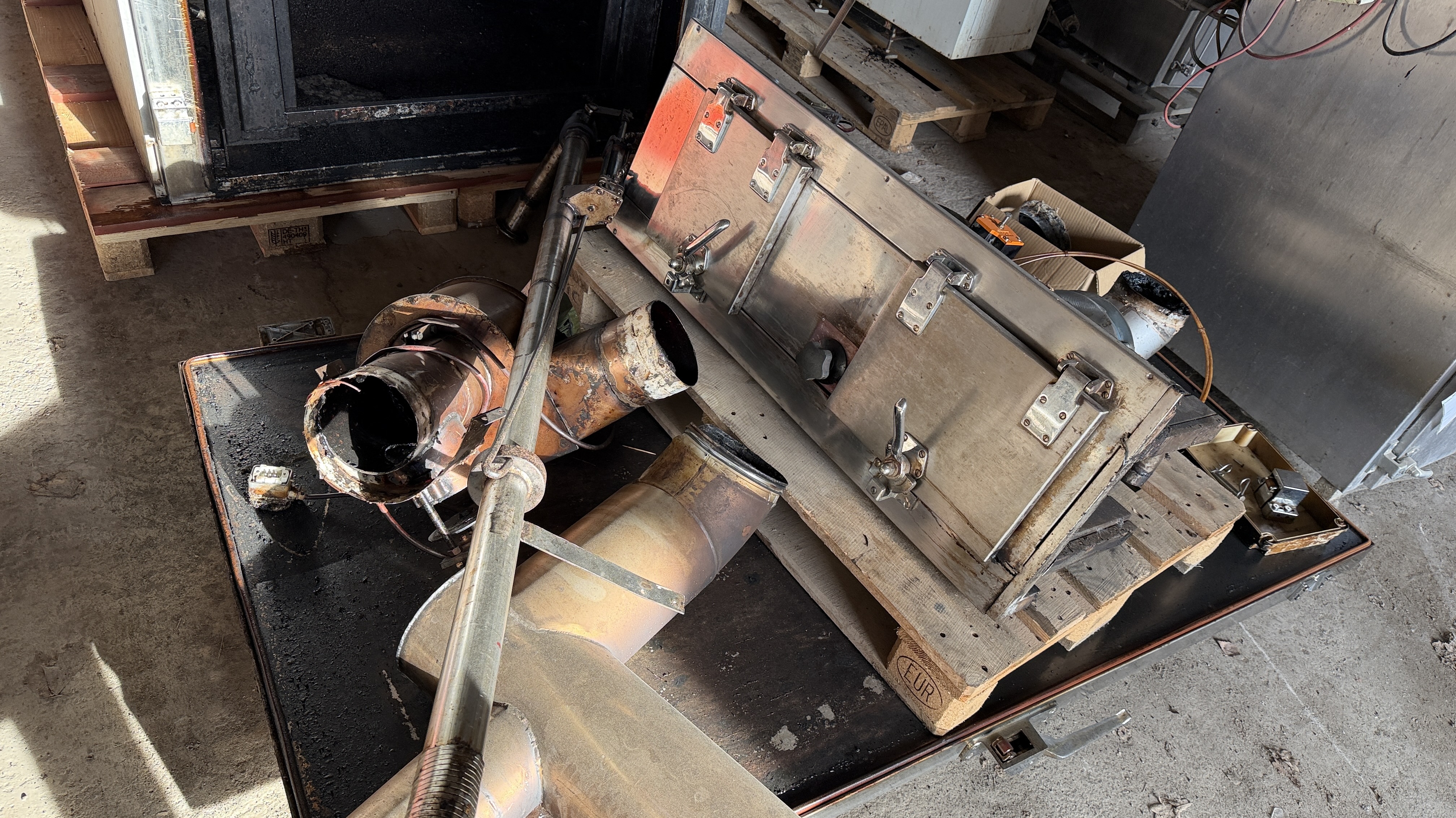 Used Rökskåp 110x120cm (befintligt skick, ska skrotas sista mars)