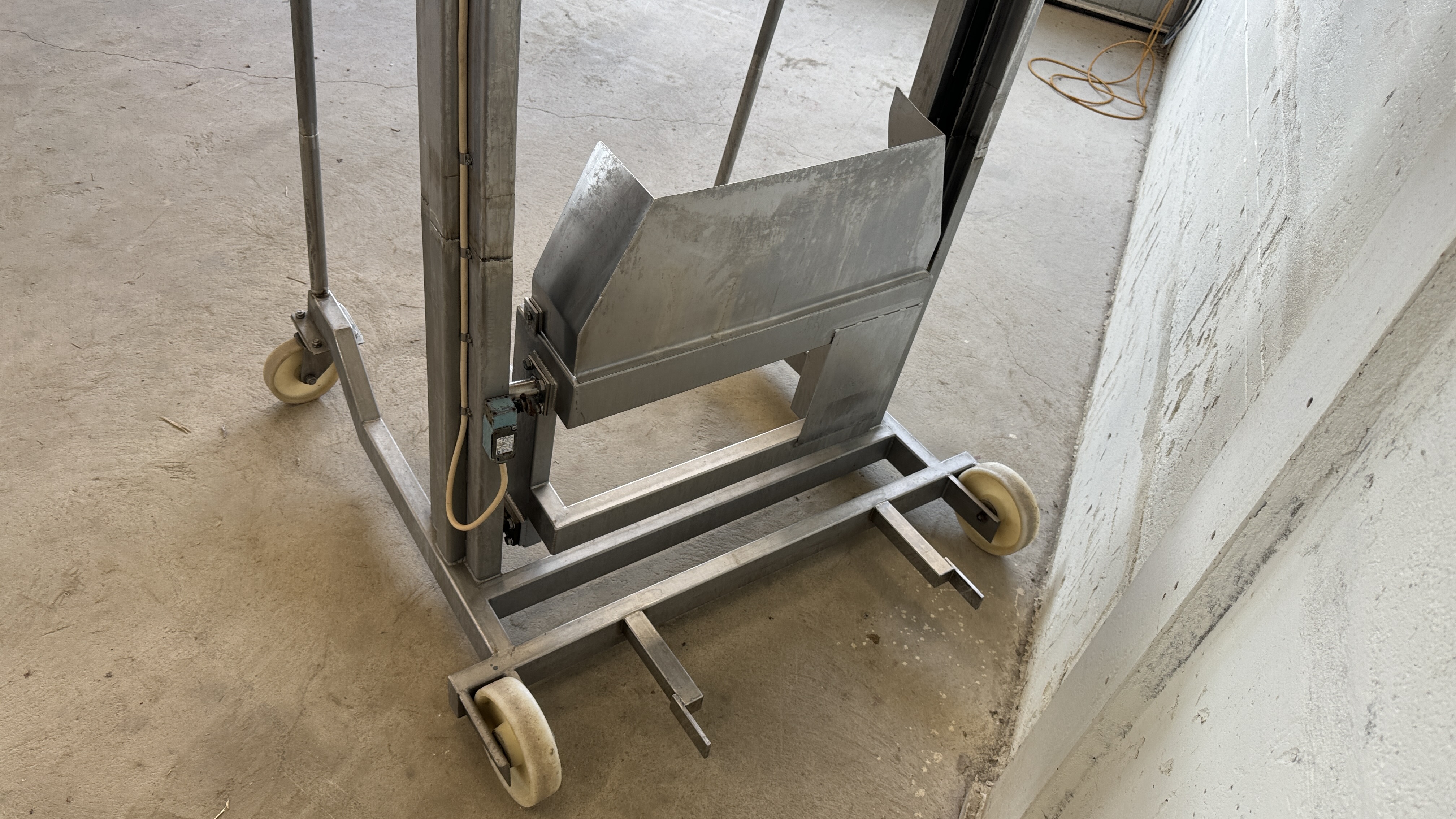 Used Skänkvagnslyft 170-180cm #2338