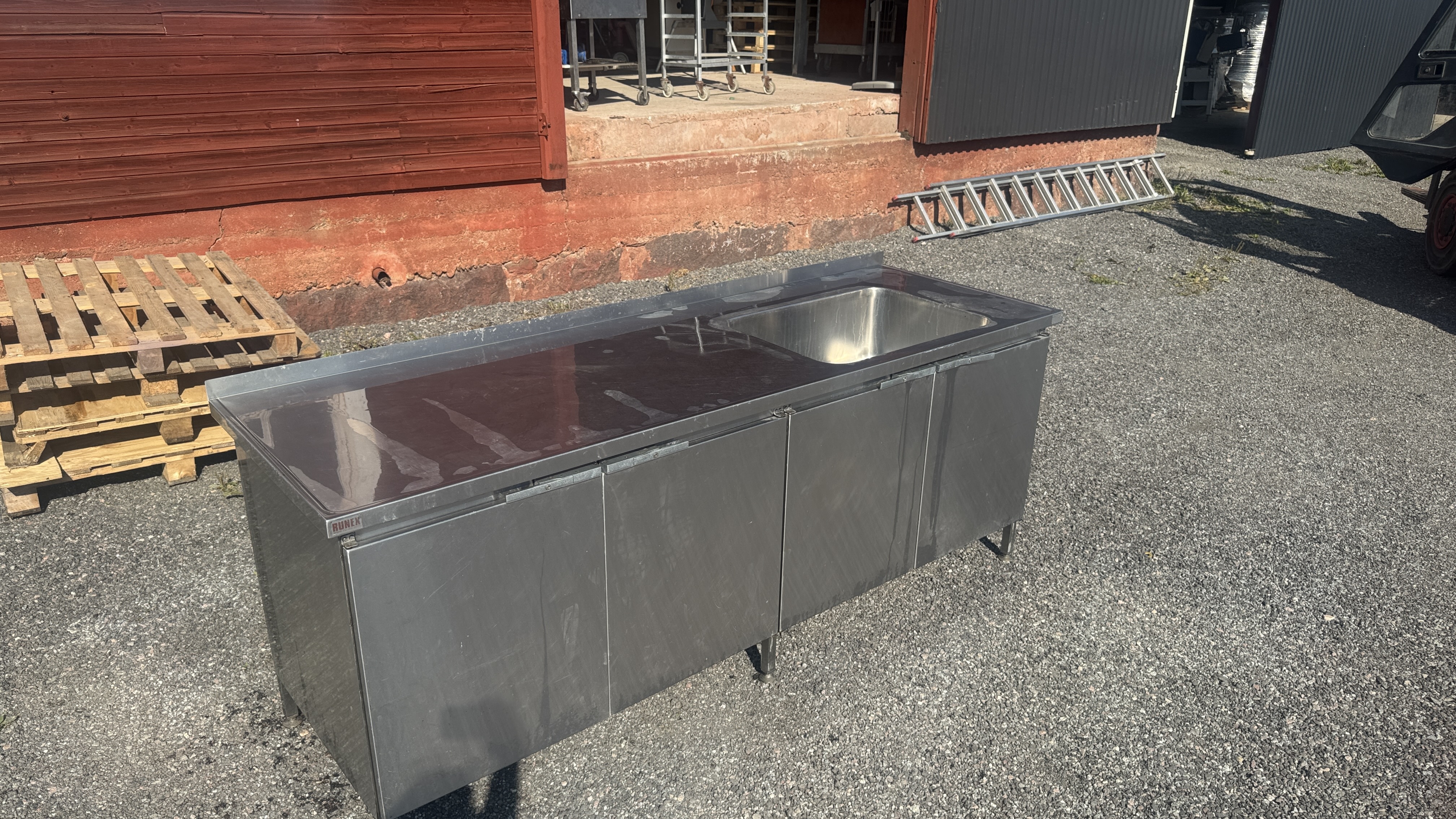 Used Diskbänk 230x76cm