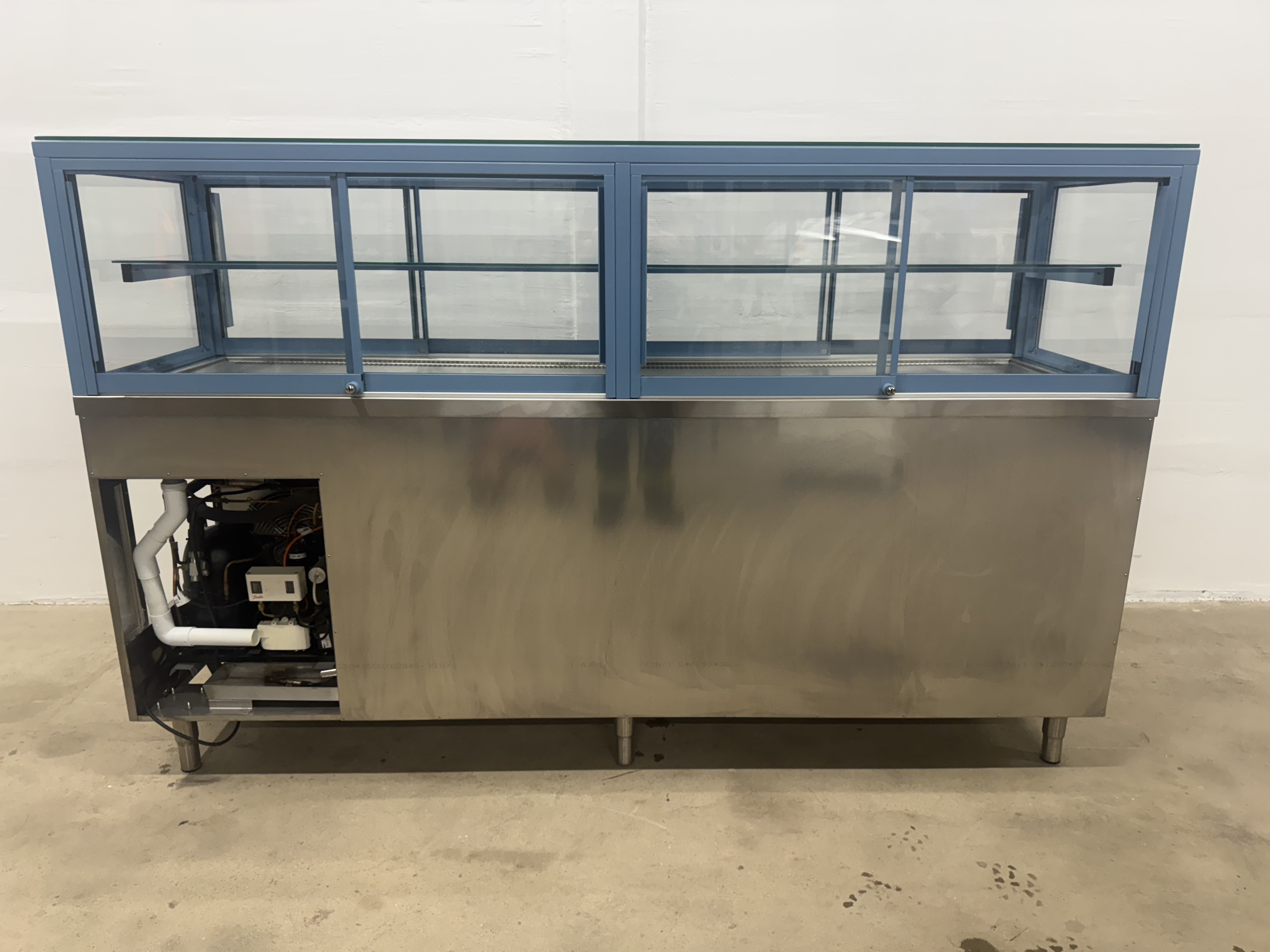 Used Kyldisk med kylda underskåp #2762