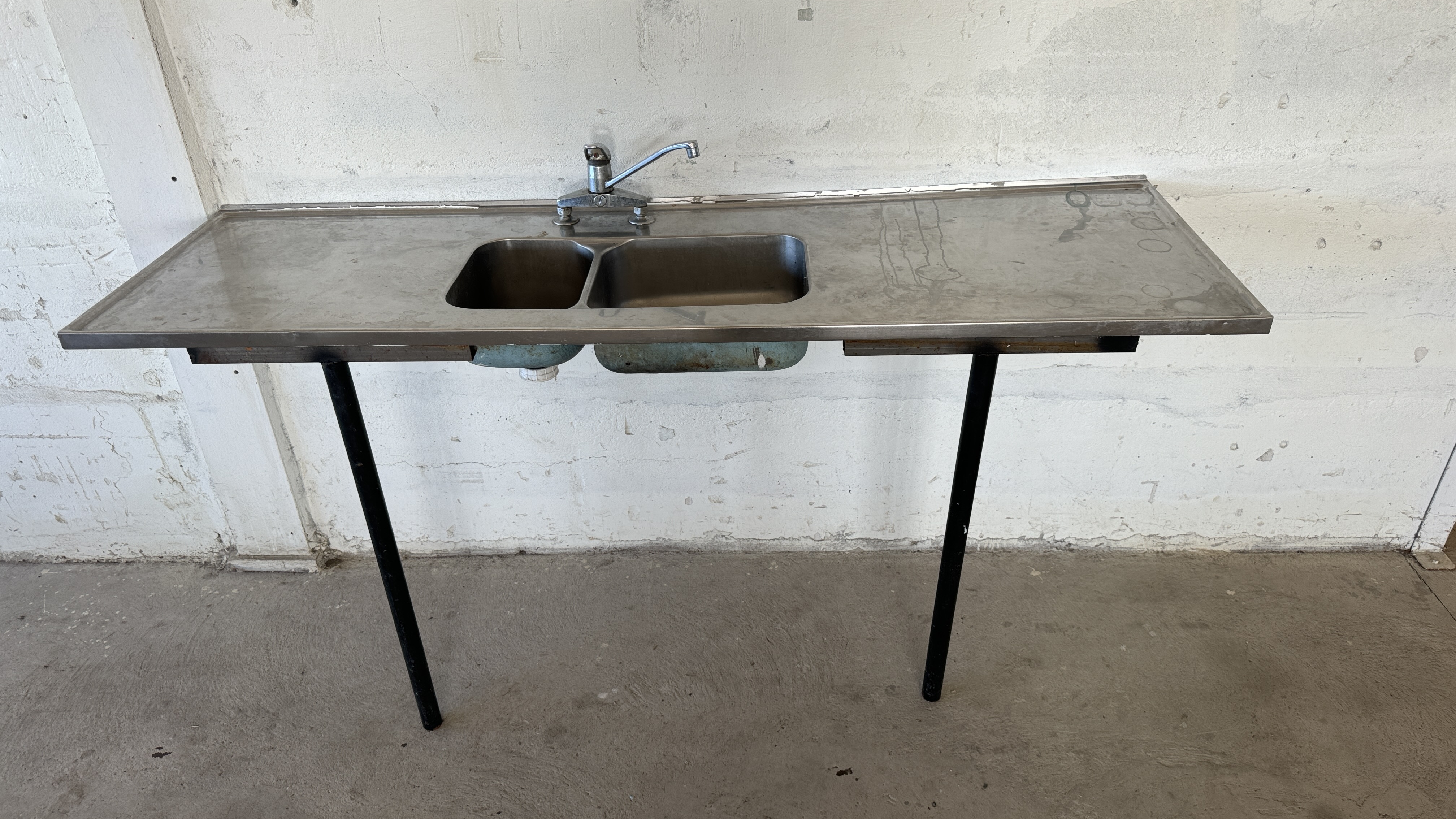 Used Väggdiskbänk 200x60cm