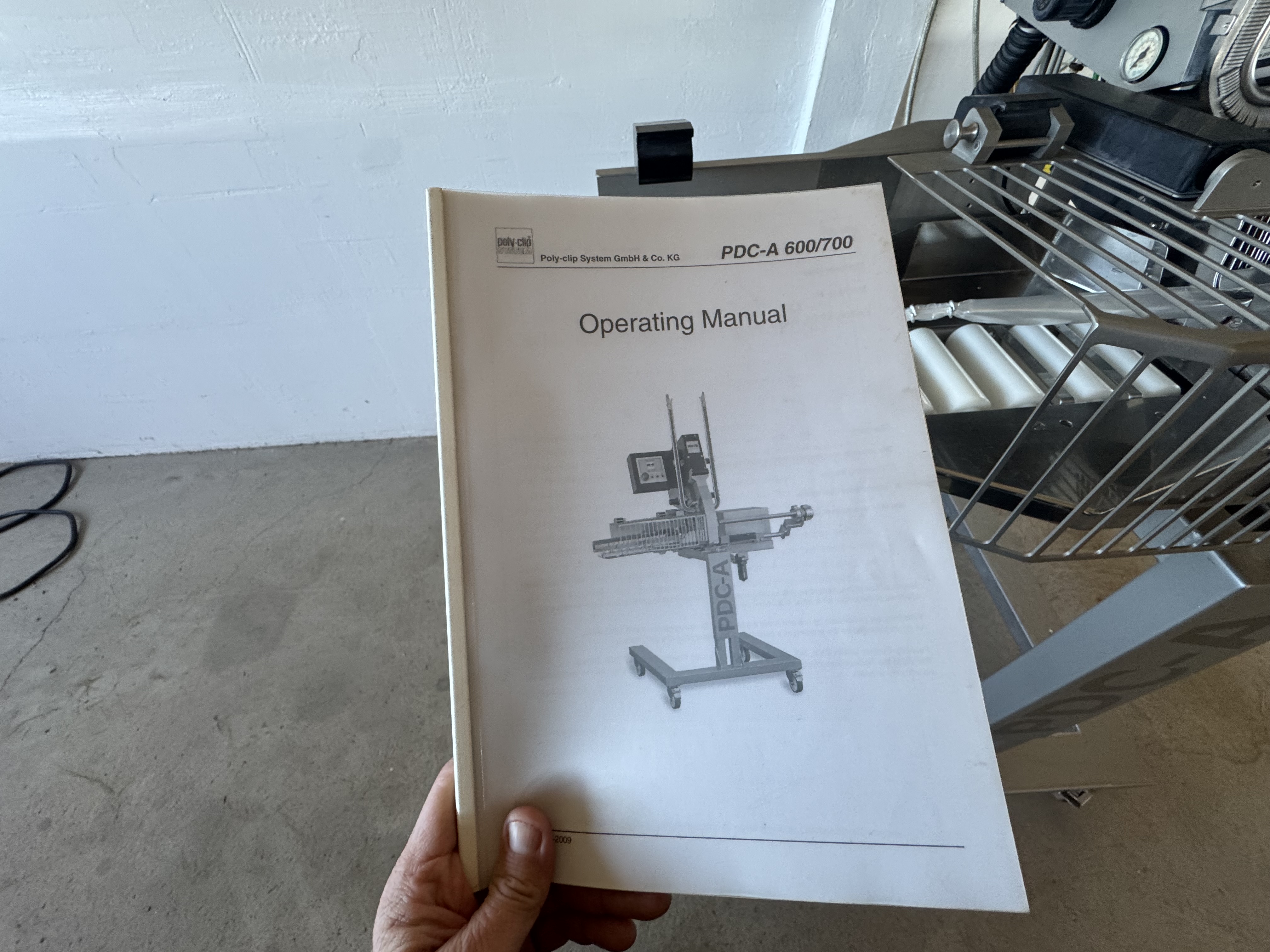 Used Poly-clip PDC-A 700 #2865