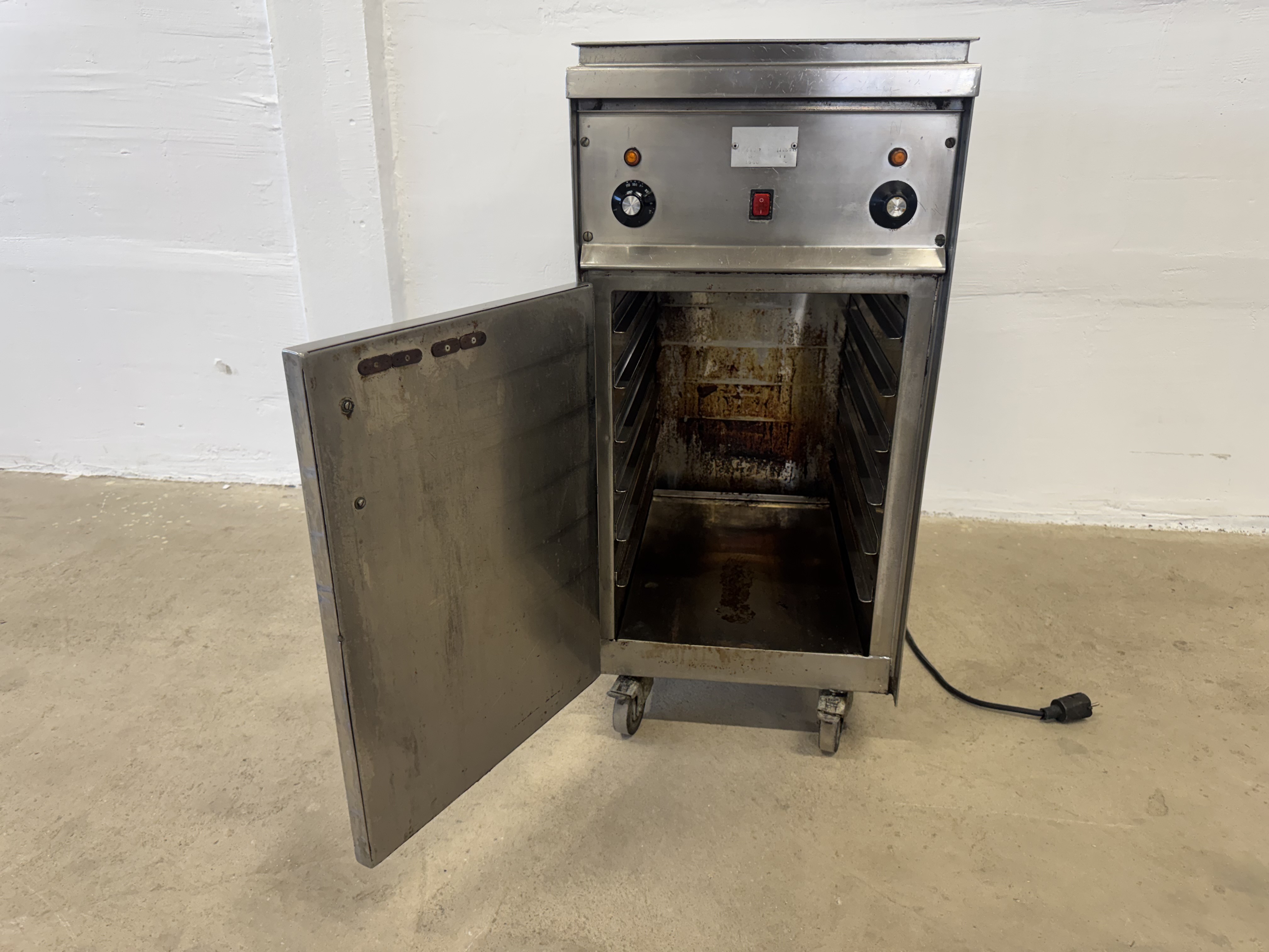 Used Värmeskåp på hjul #2816