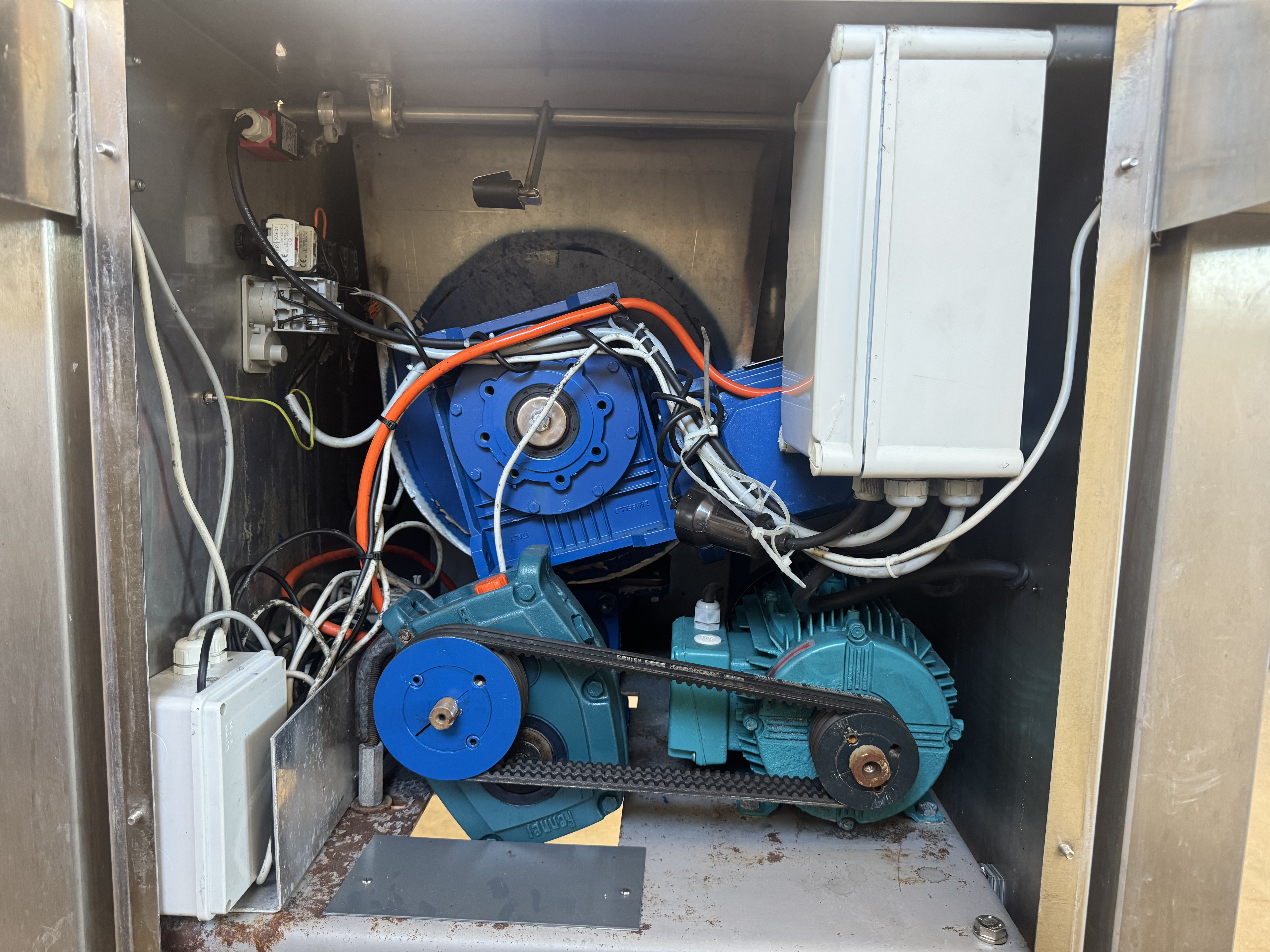 Used Blandarkvarn KT LM98 med fotpedal (höj och sänkbar) #2927