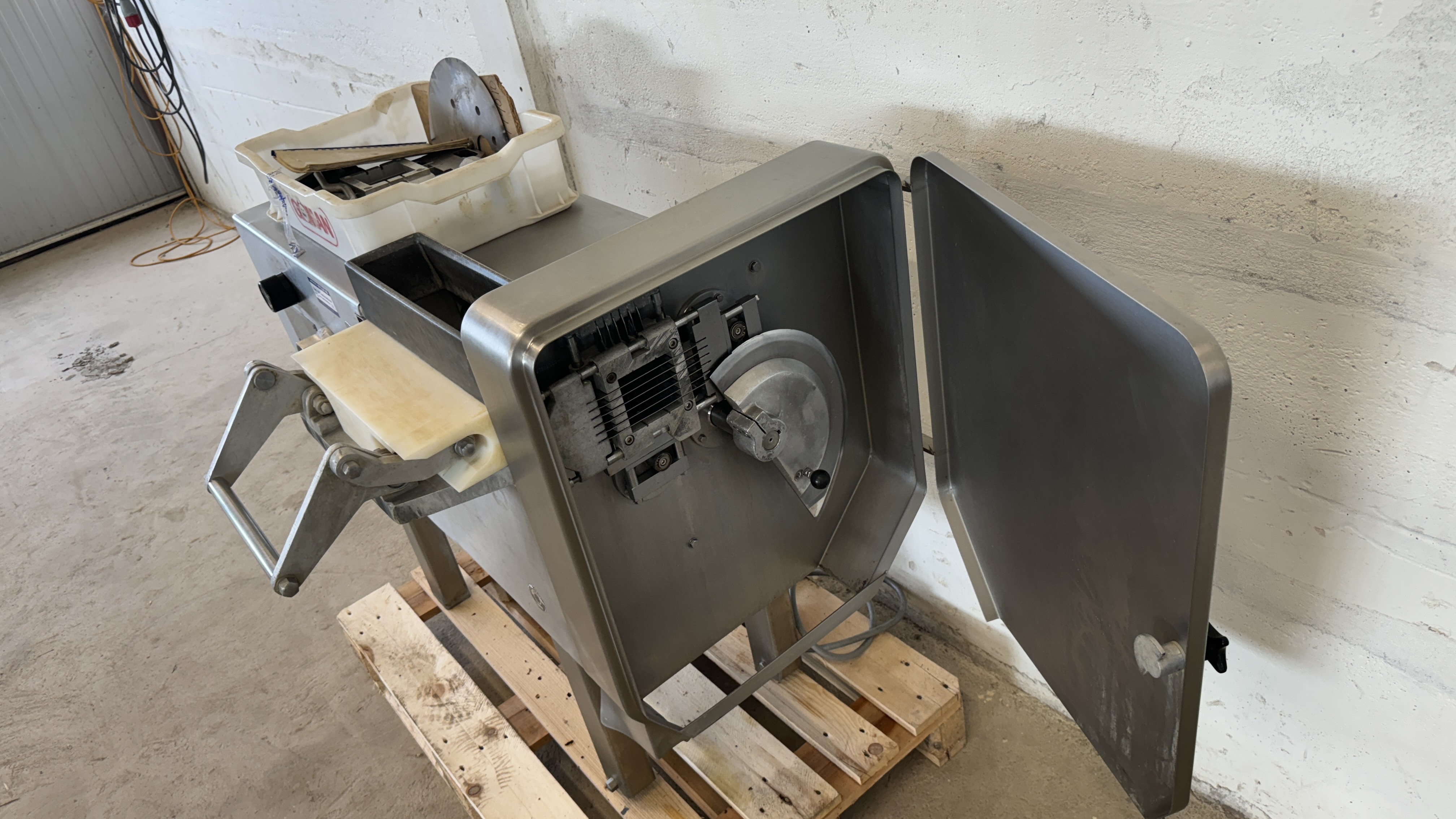 Used Tärningamaskin Treif  30x30, 20x20, 12x12