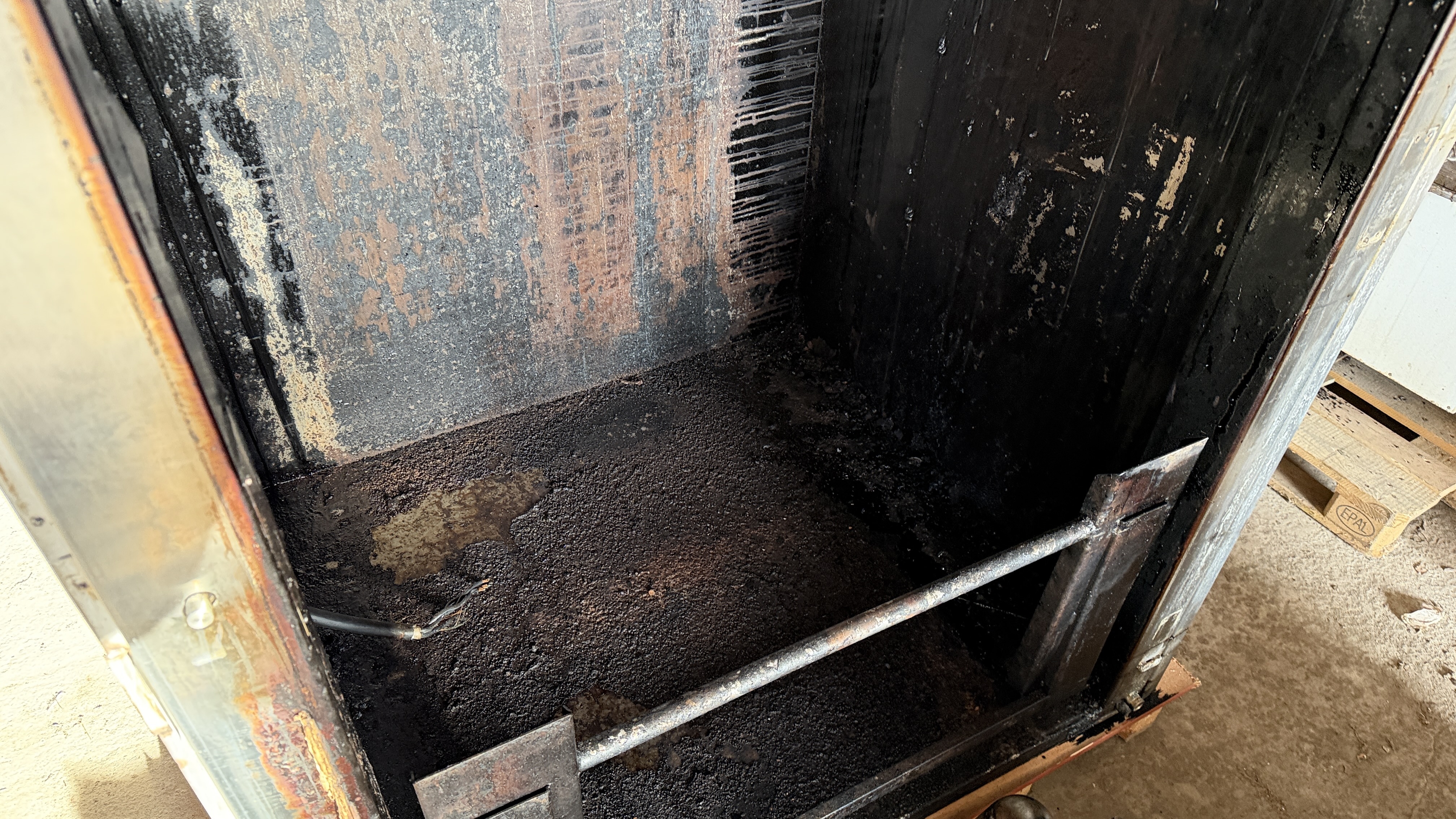 Used Rökskåp 110x120cm (befintligt skick, ska skrotas sista mars)