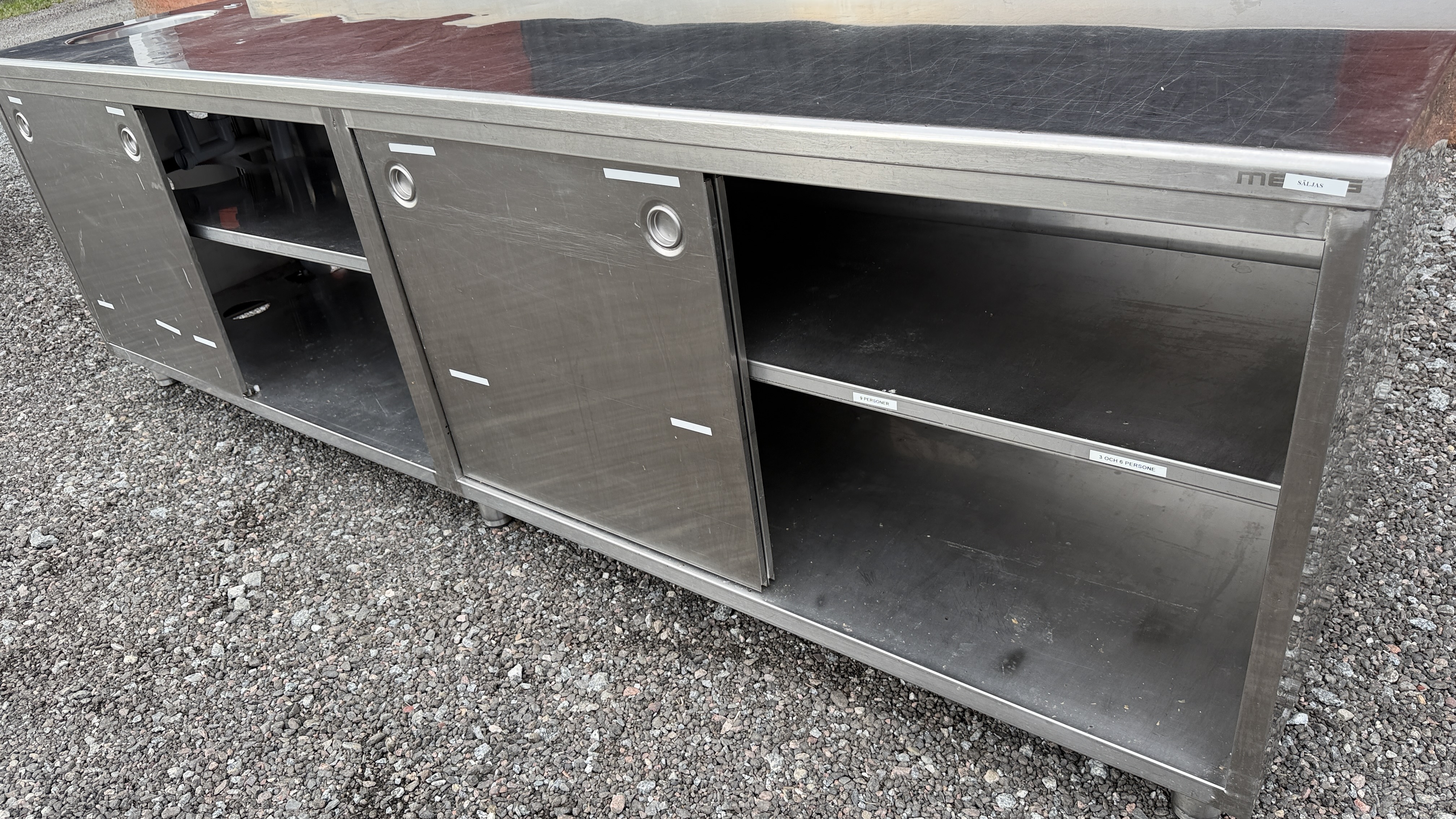 Used Arbetsbord med dörrar 280x70cm #10856