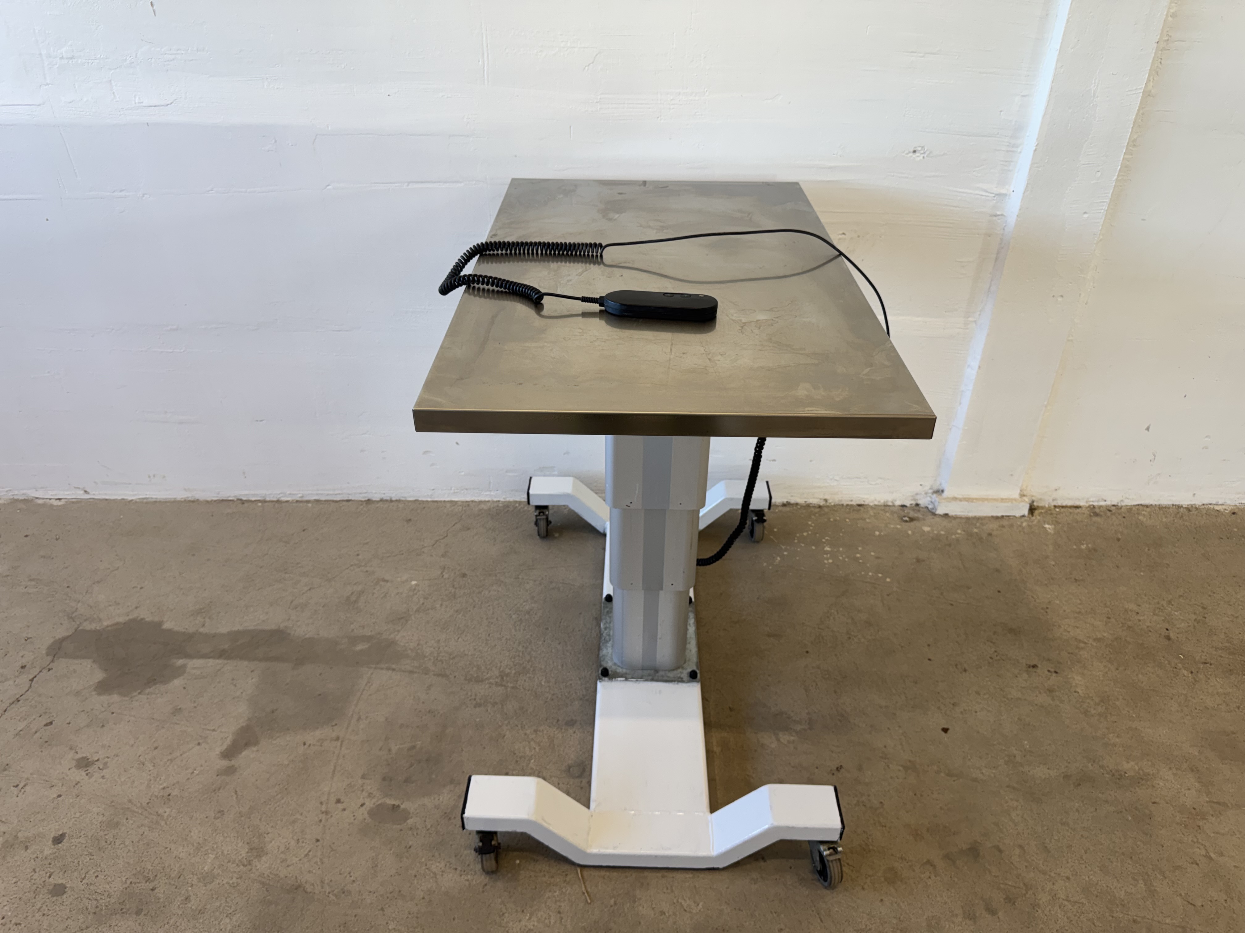 Used Höj och sänkbart bord Constella 60*100 #2924