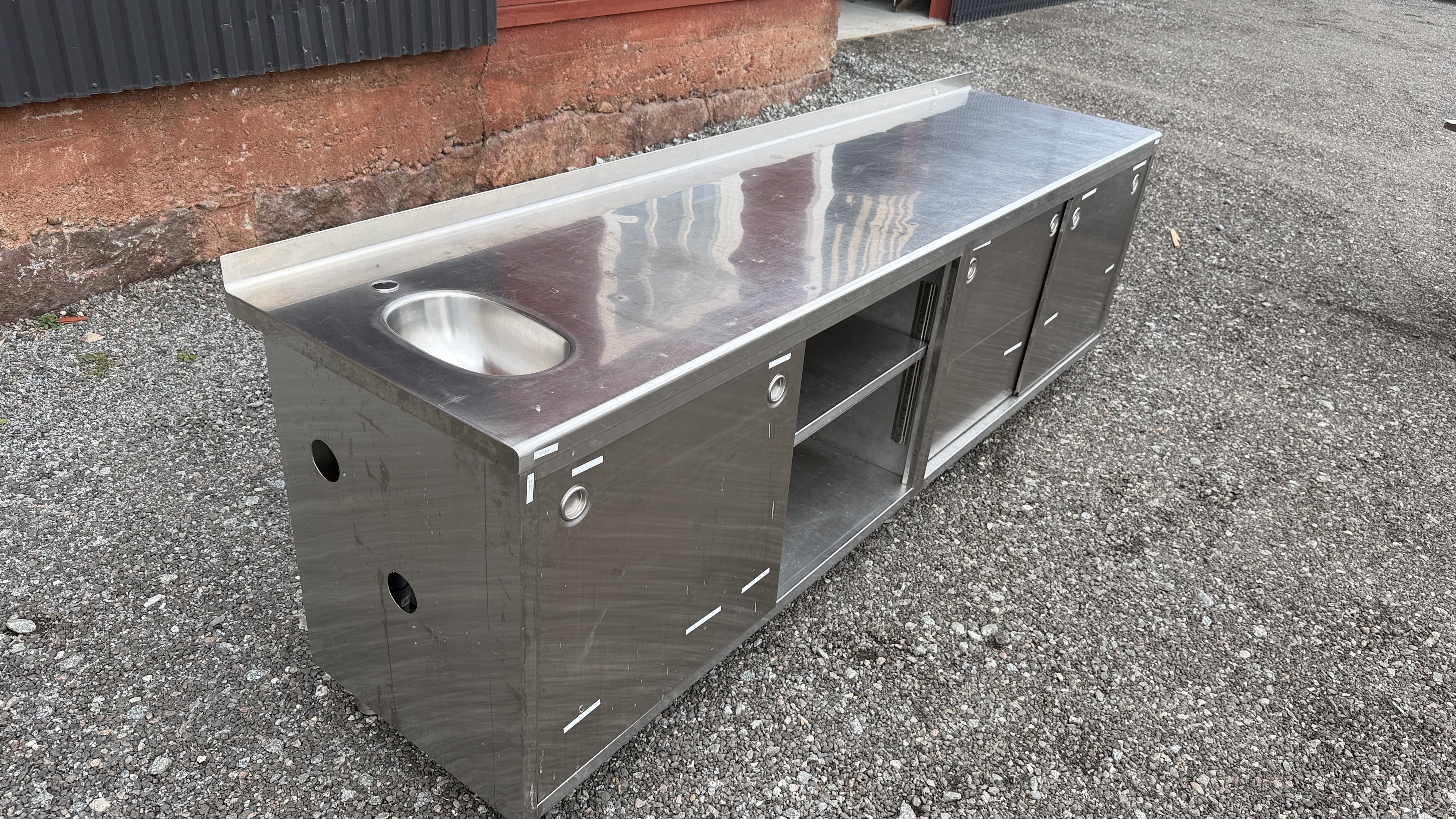 Used Arbetsbord med dörrar 280x70cm #10856
