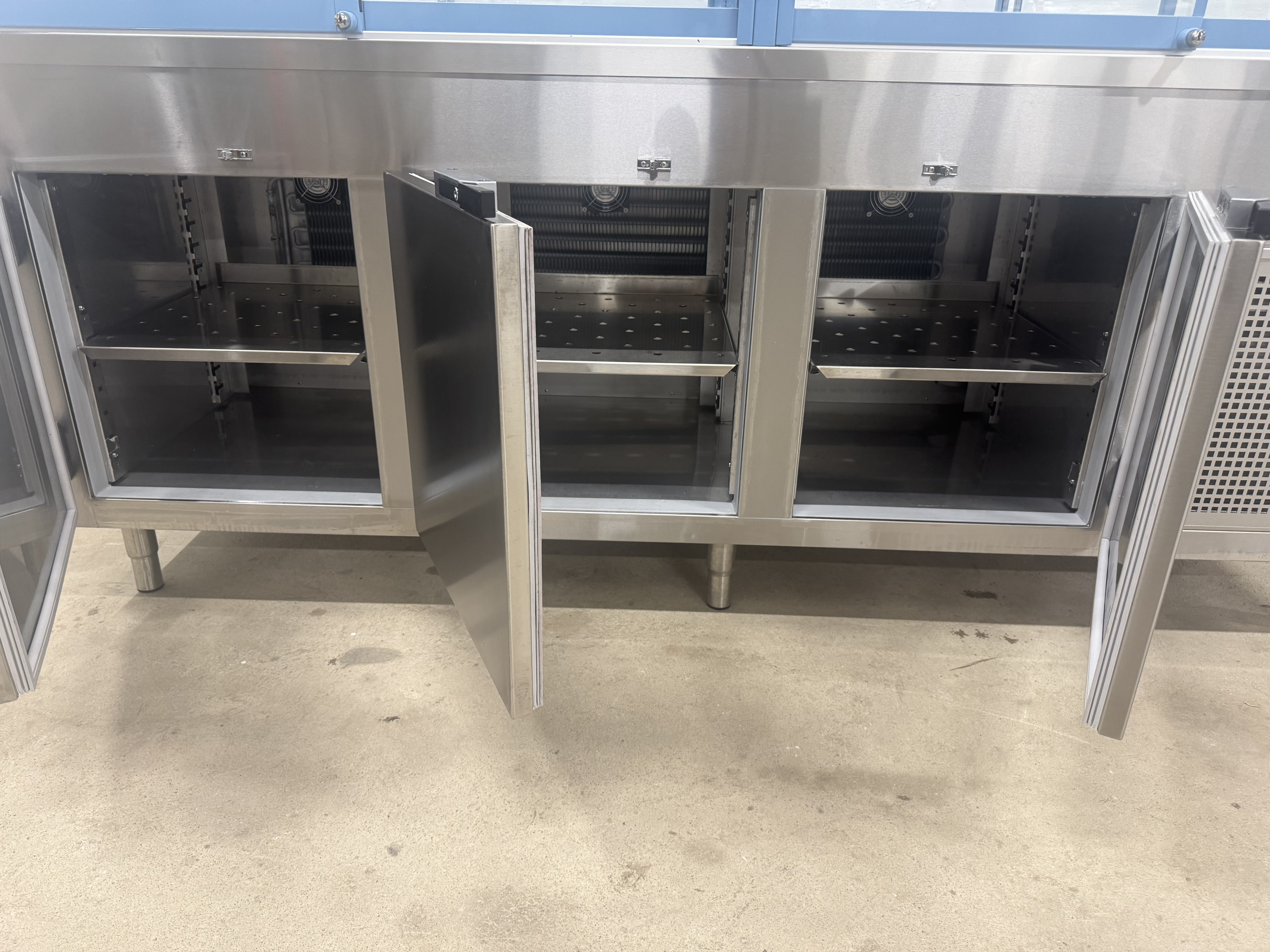 Used Kyldisk med kylda underskåp #2762