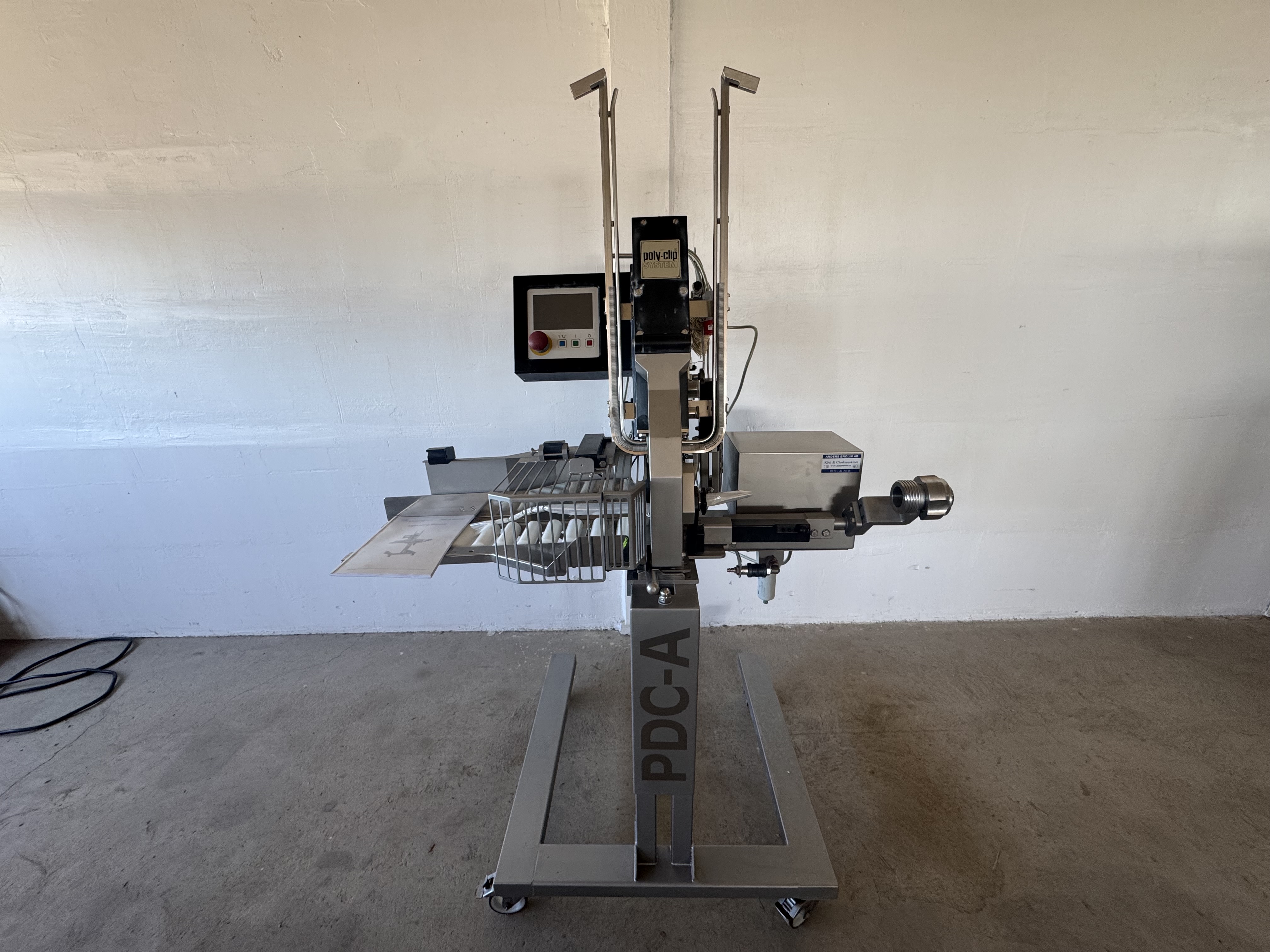 Used Poly-clip PDC-A 700 #2865