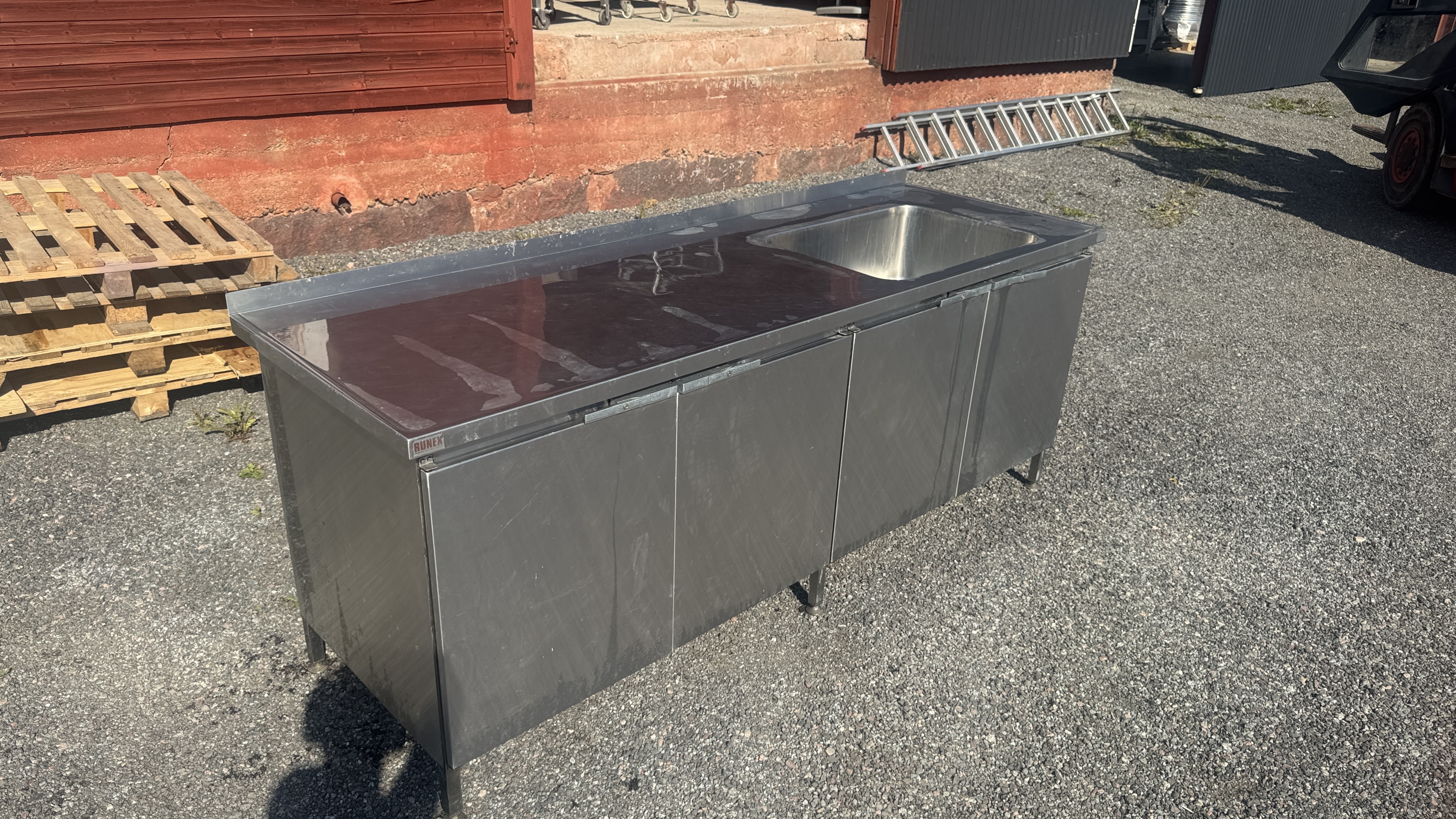 Used Diskbänk 230x76cm