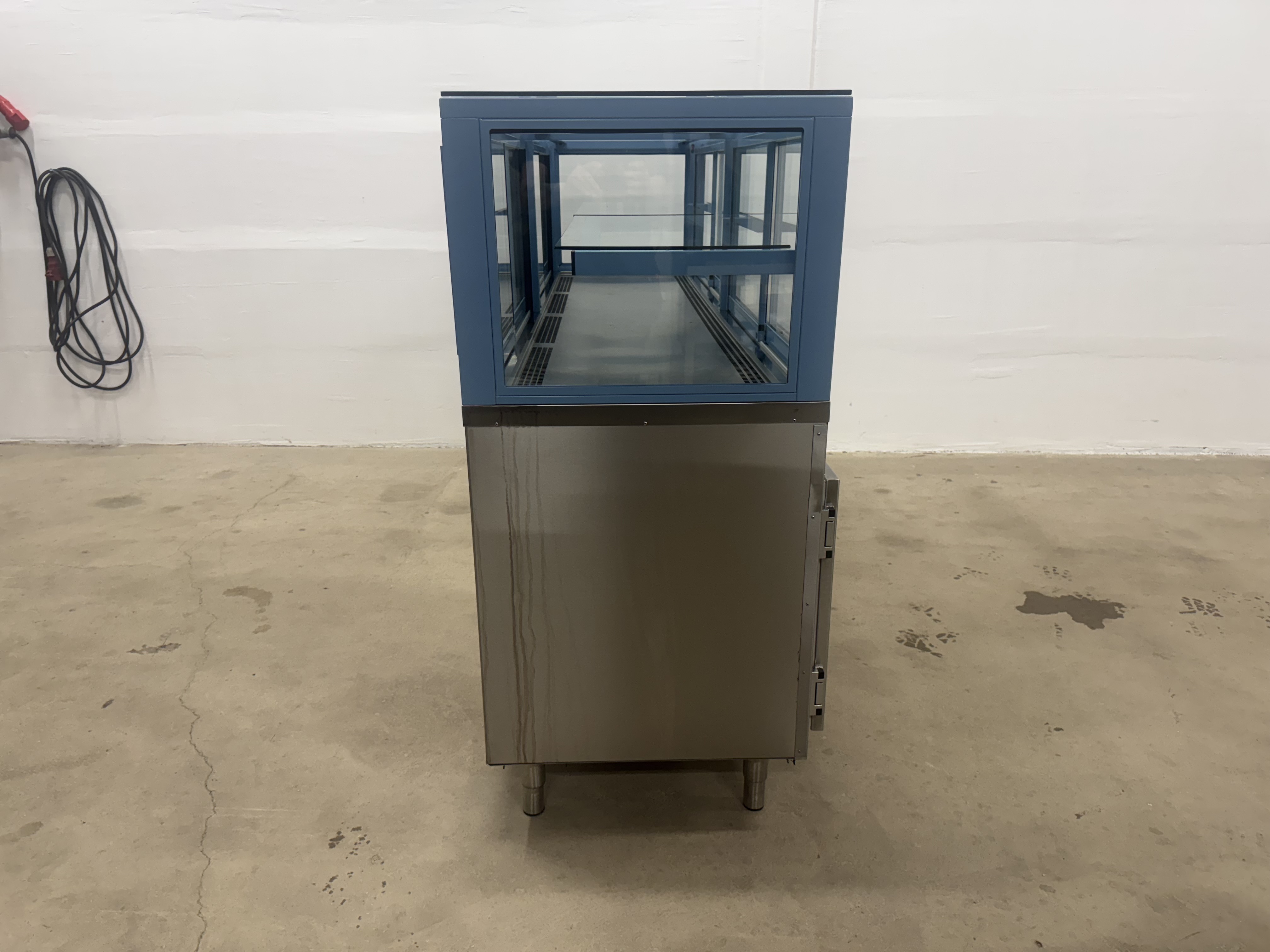 Used Kyldisk med kylda underskåp #2762