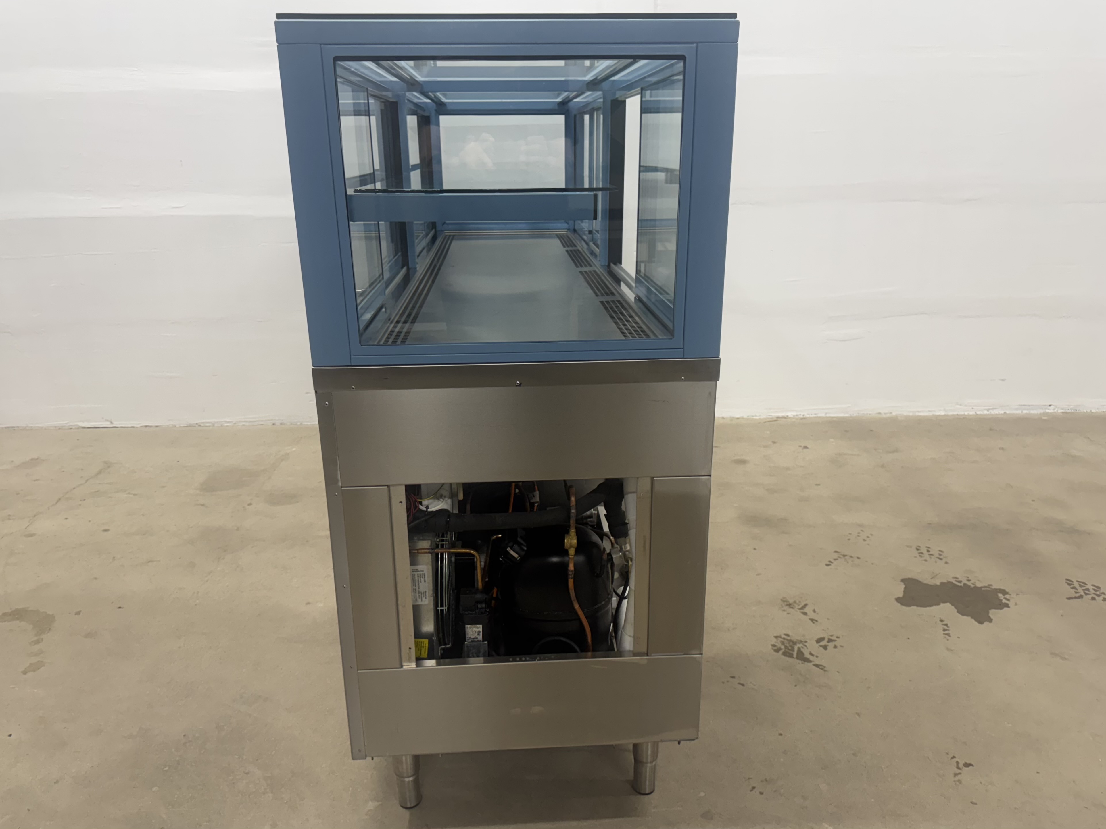 Used Kyldisk med kylda underskåp #2762