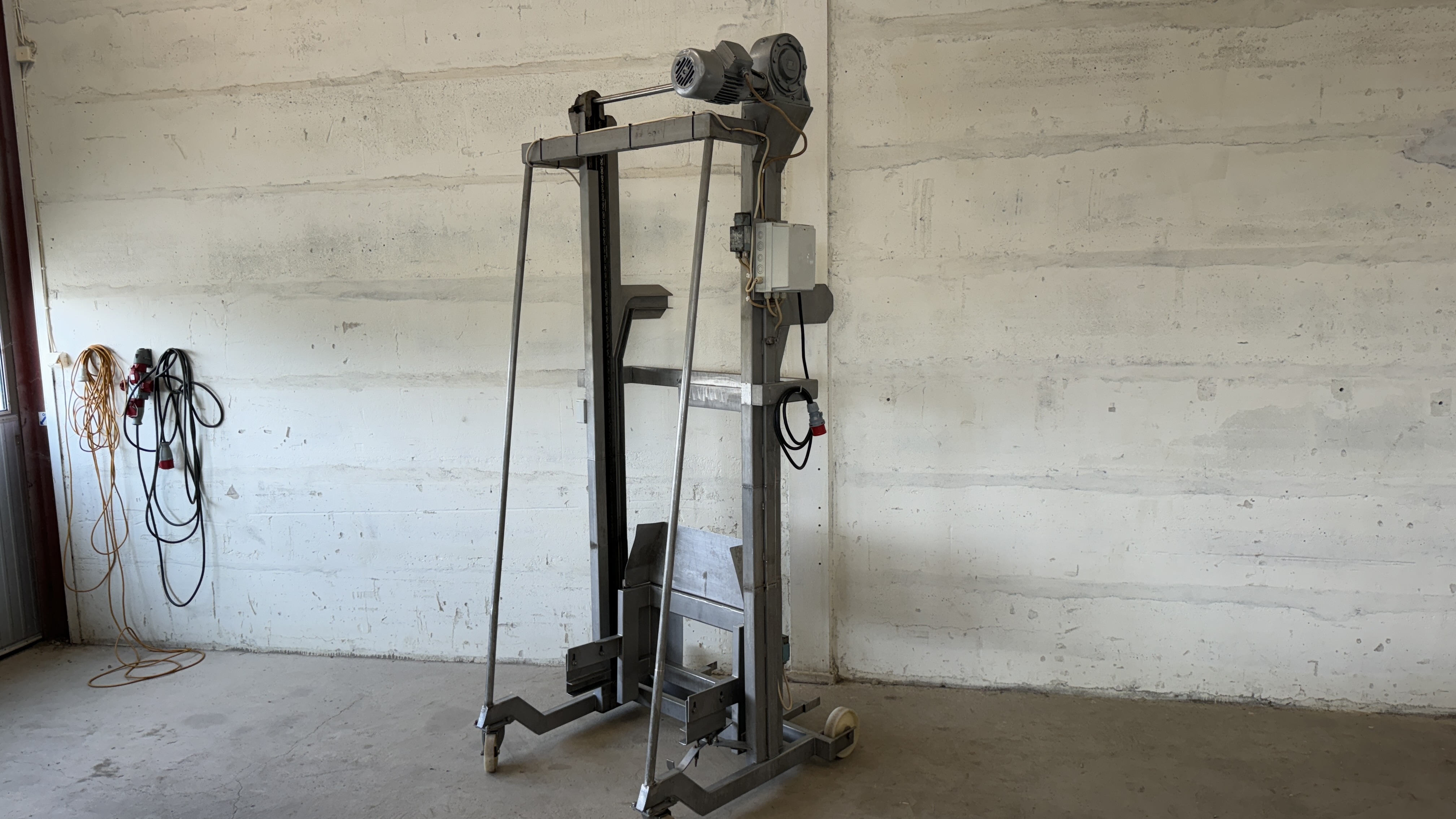 Used Skänkvagnslyft 170-180cm #2338