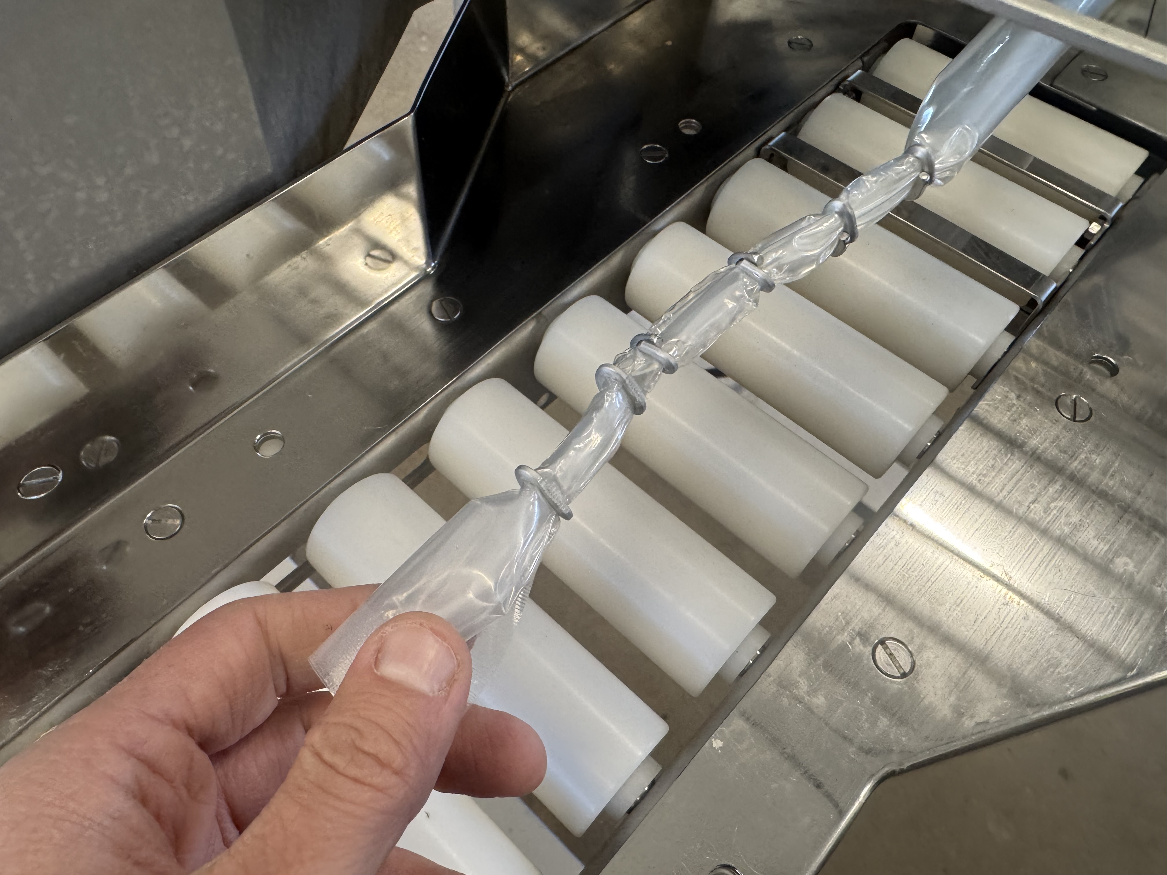 Used Poly-clip PDC-A 700 #2865