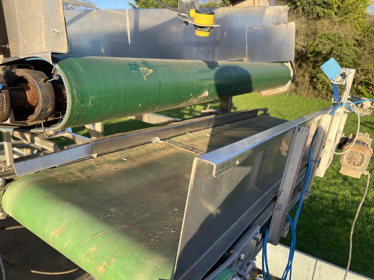 Used Used Tong Even-Flow Hopper