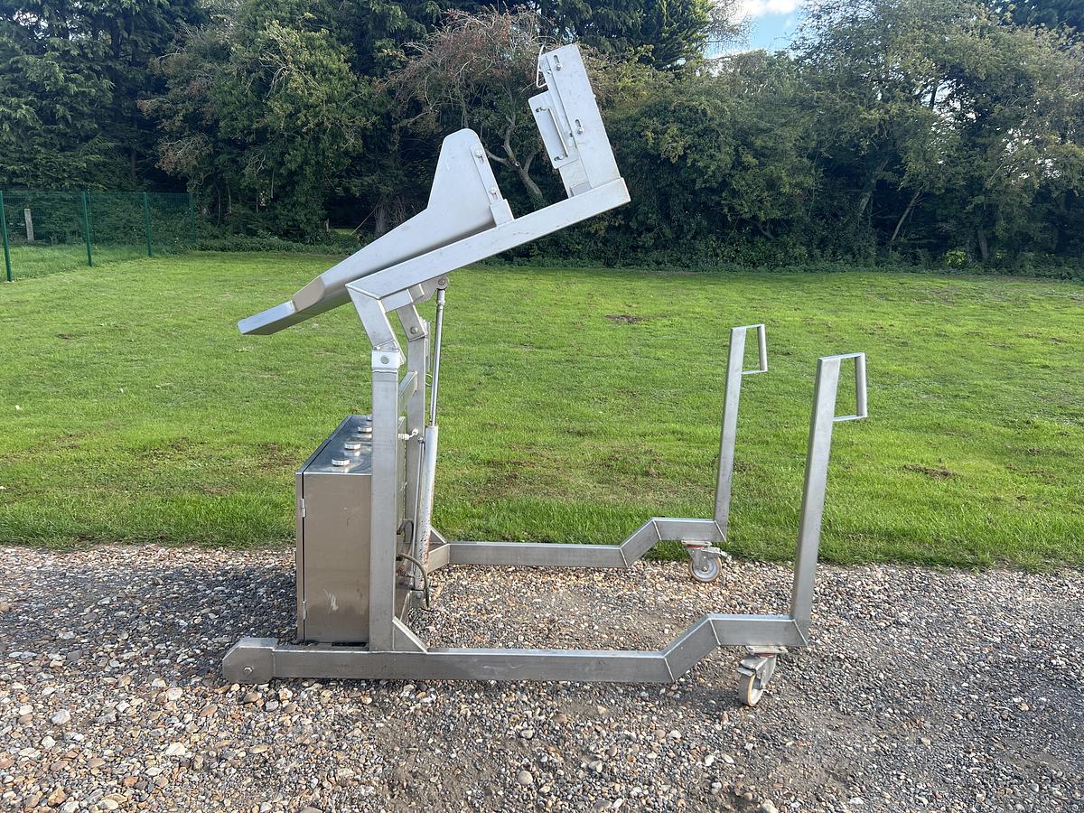Used 2011 Syspal Tote bin tipper