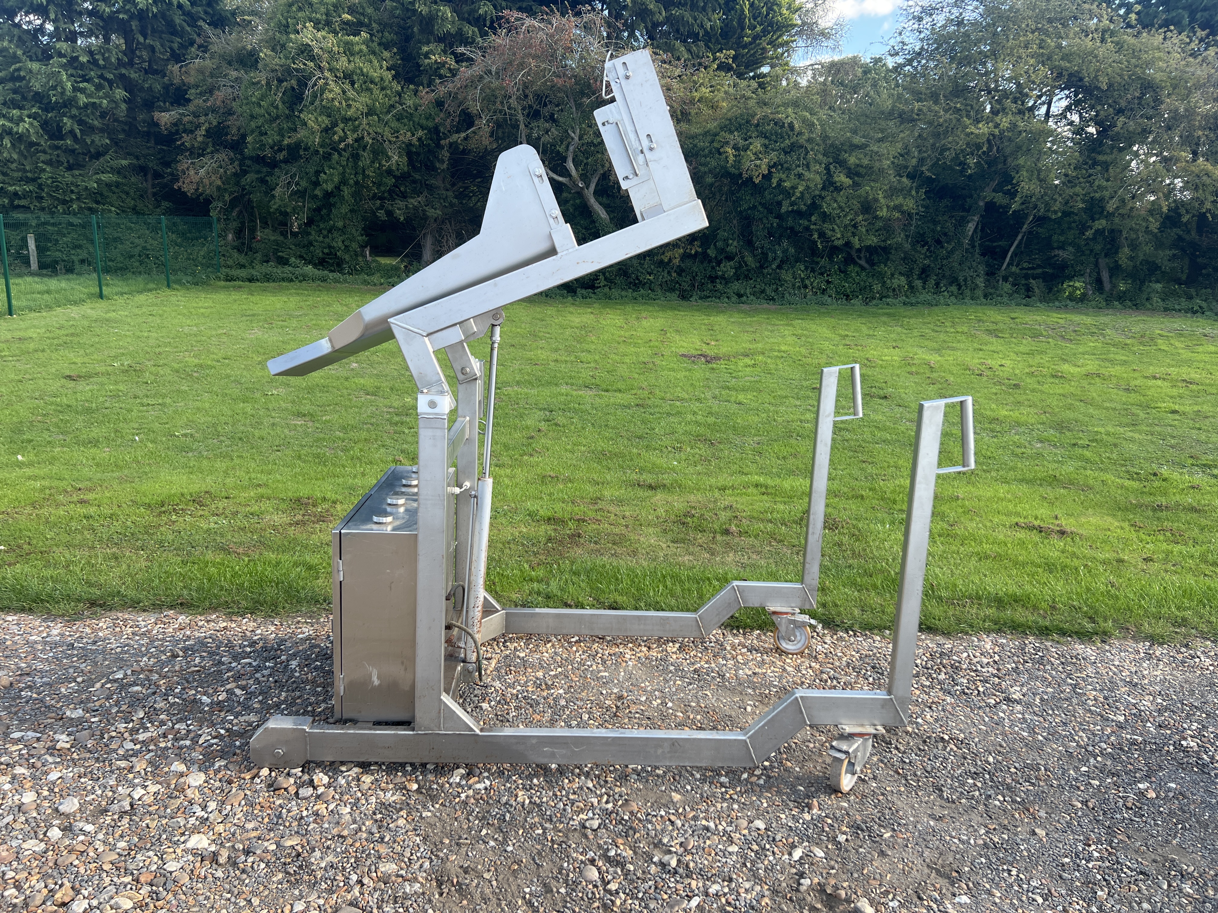 Used 2011 Syspal Tote bin tipper
