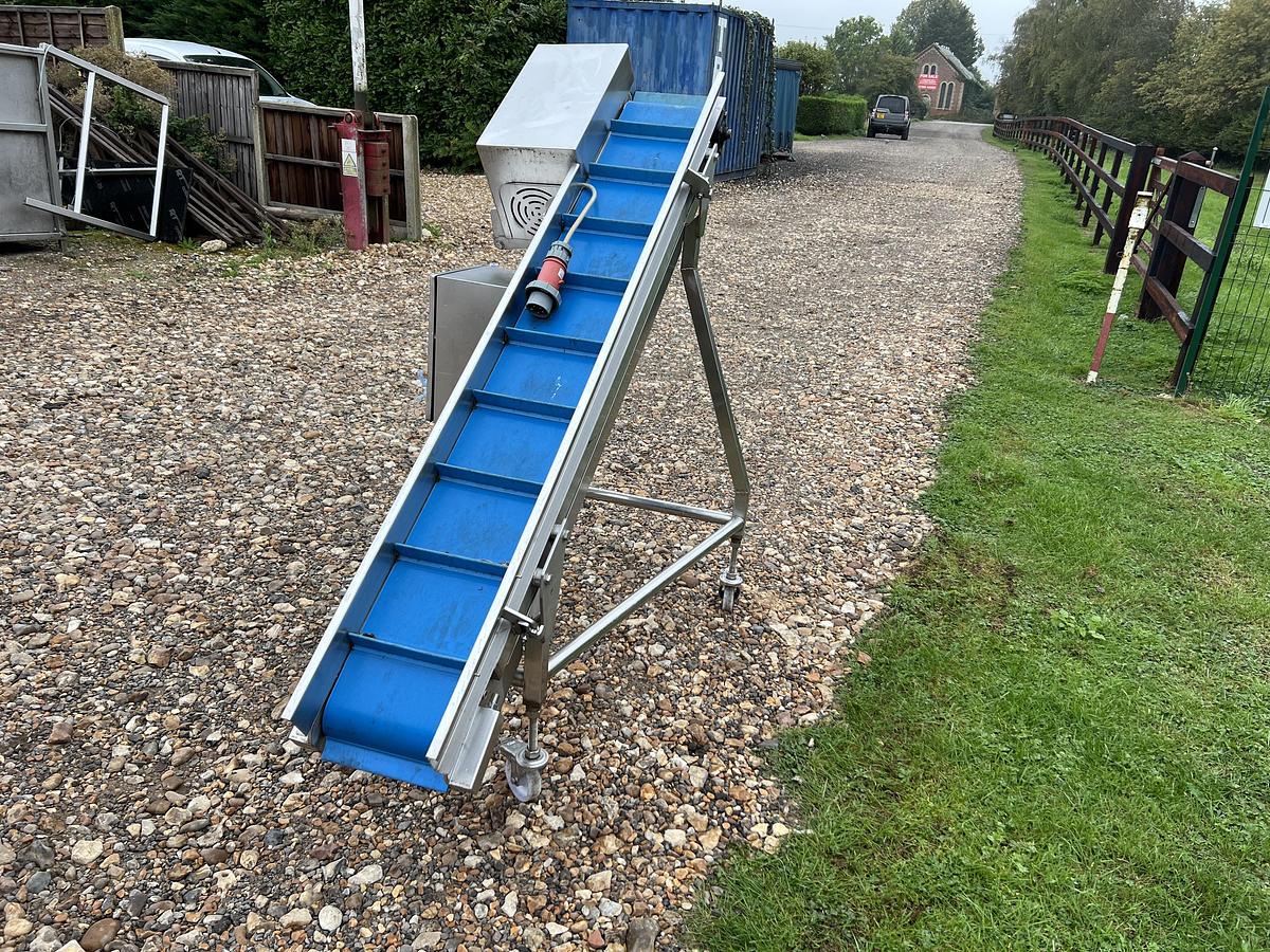 Used 2010 WB Swan neck elevator