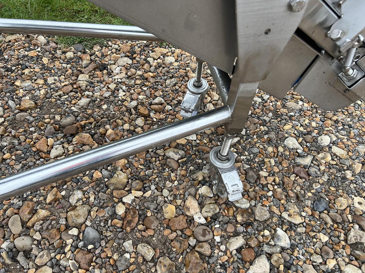 Used 2010 WB Swan neck elevator
