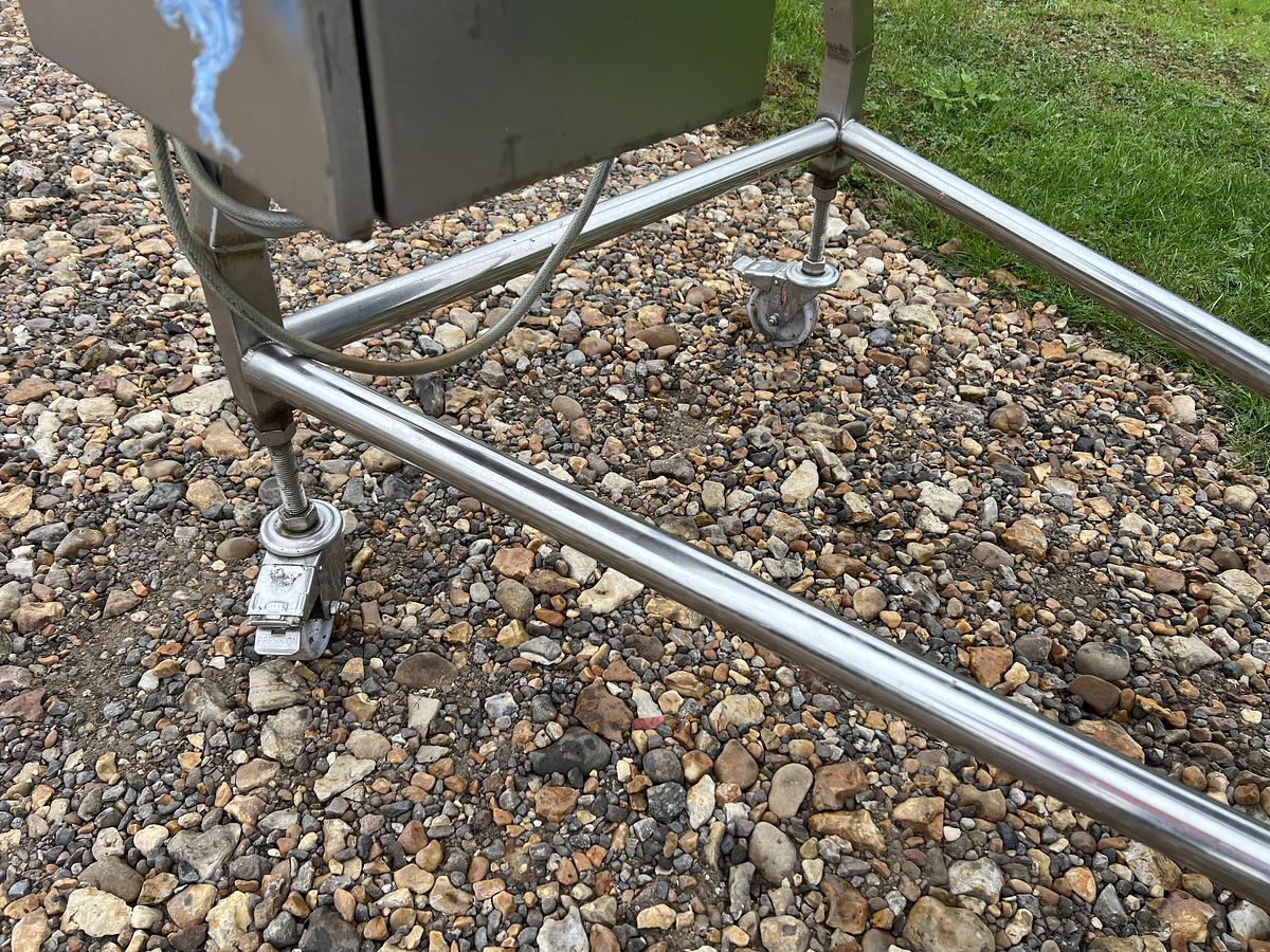 Used 2010 WB Swan neck elevator