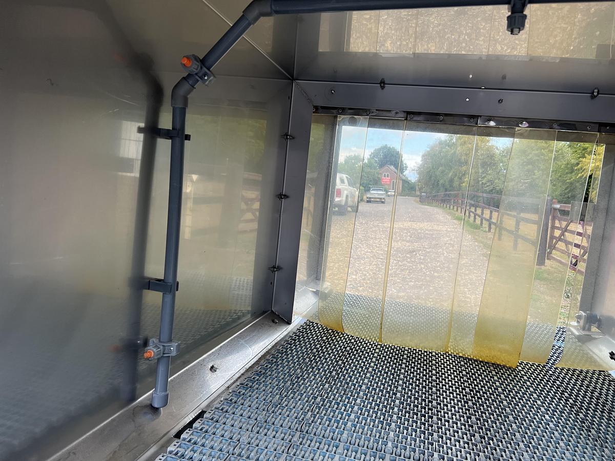 Used 1995 Anglia Autoflow Sanitising tunnel