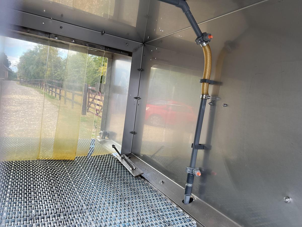 Used 1995 Anglia Autoflow Sanitising tunnel