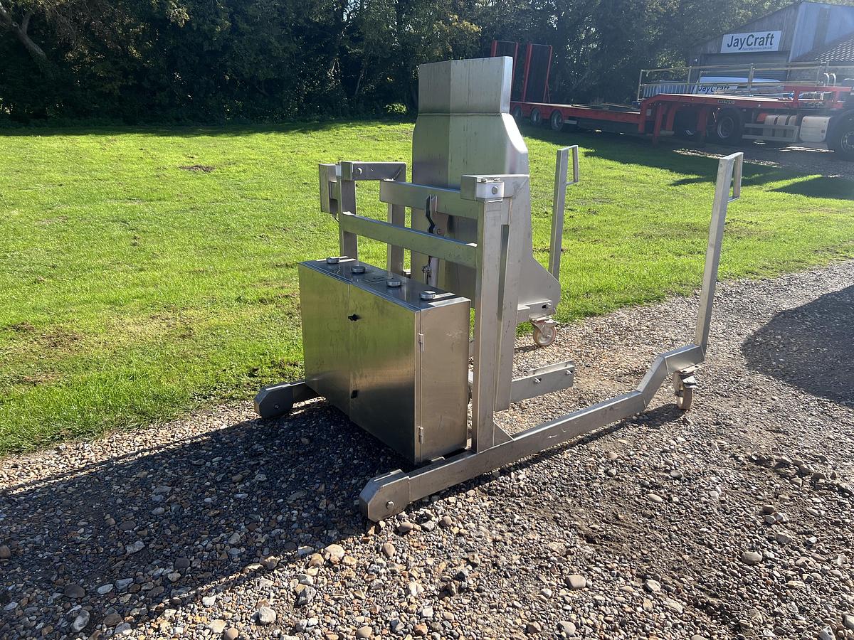 Used 2011 Syspal Tote bin tipper
