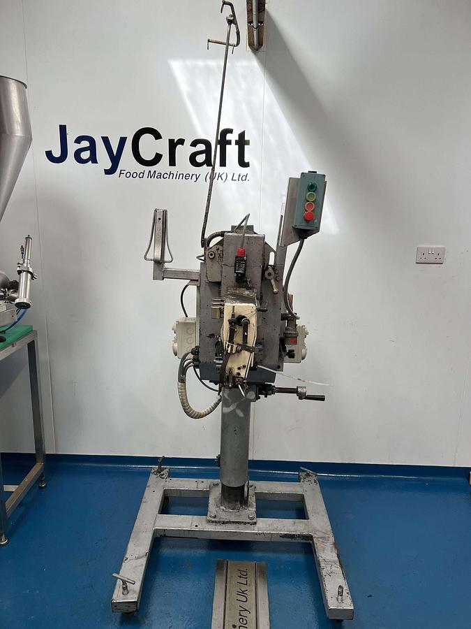Used Used Medway Bag Stitcher