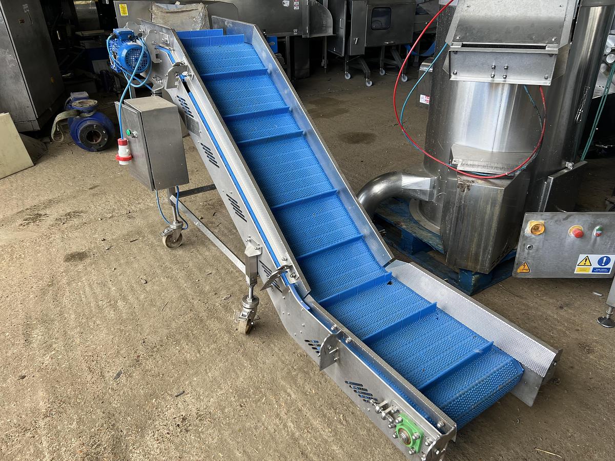 Used 2012 LAC Swan neck elevator