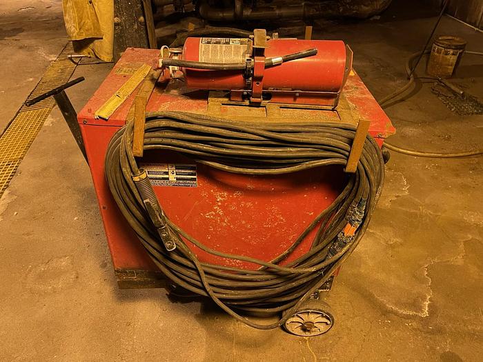 Used LINCOLN IDEALARC R3R-400 WELDER